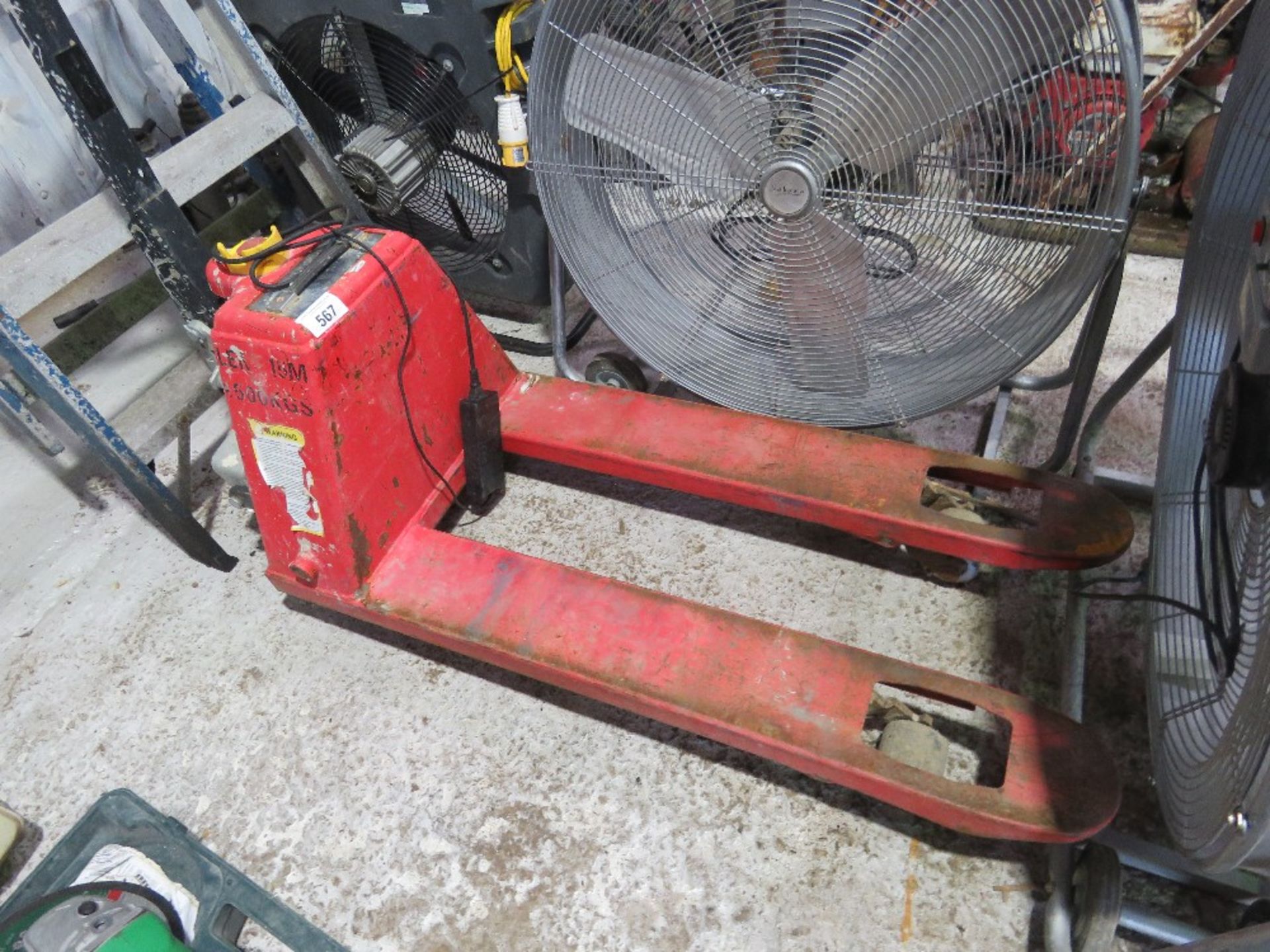 BATTERY POWERED PALLET TRUCK. WHEN TESTED WAS SEEN TO LIFT, LOWER AND DRIVE. WITH A CHARGER.