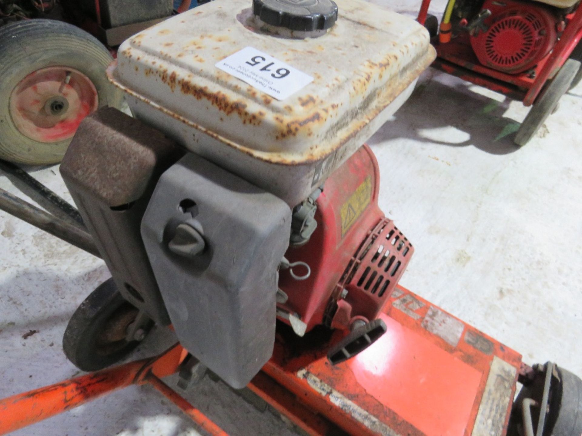 DORI PETROL ENGINED LAWN SLITTER. - Image 6 of 6