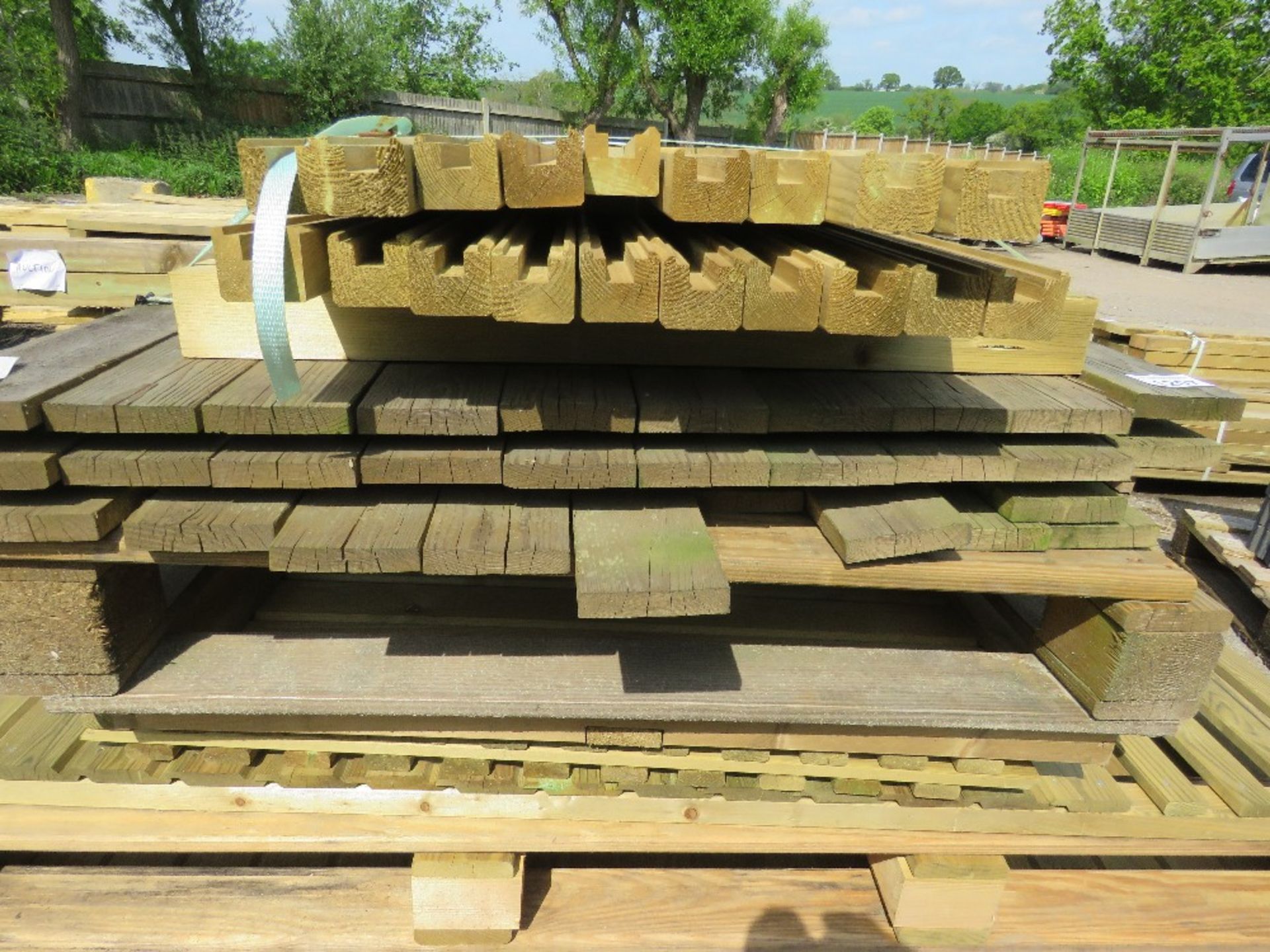 STACK OF ASSORTED FENCE PANELS AND TIMBERS AS SHOWN. - Image 7 of 10