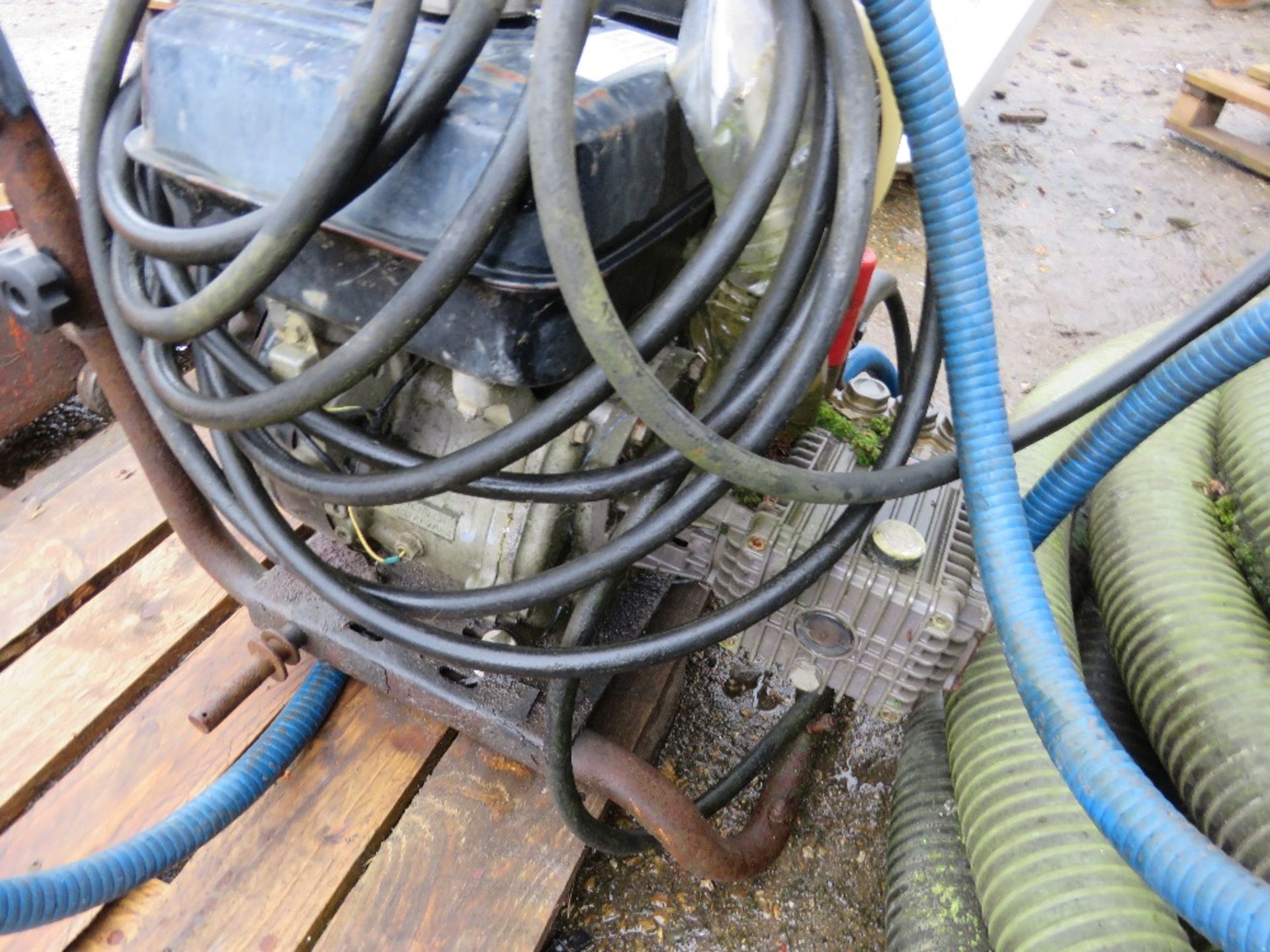 HONDA 9HP POWERED PRESSURE WASHER.....THIS LOT IS SOLD UNDER THE AUCTIONEERS MARGIN SCHEME, THEREFOR - Image 5 of 6