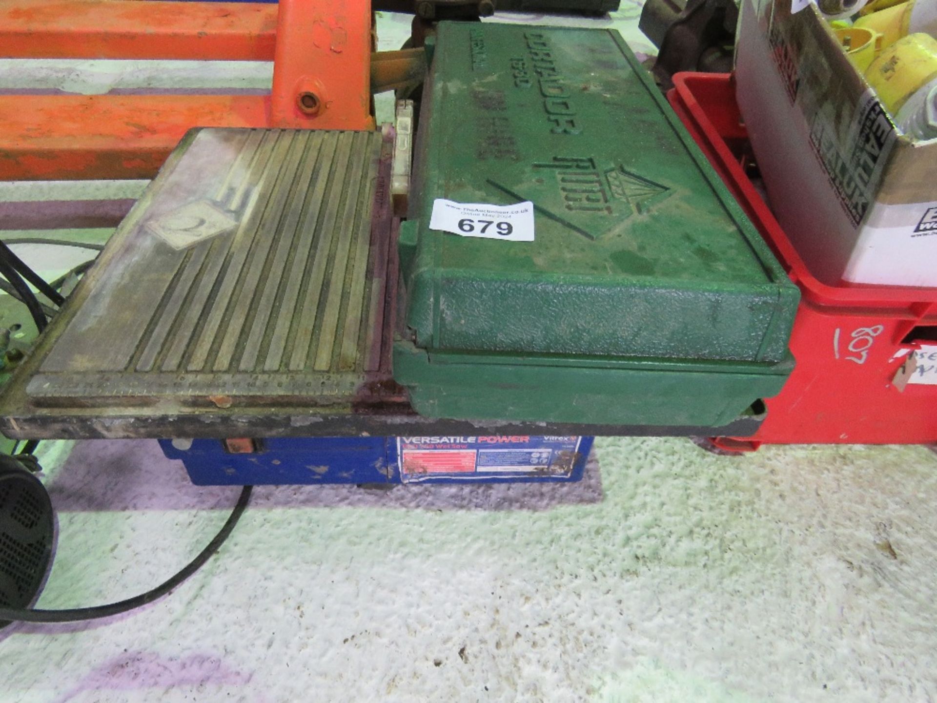 TILE SAW 240VOLT POWERED PLUS A MANUAL TILE CUTTER.....THIS LOT IS SOLD UNDER THE AUCTIONEERS MARGI