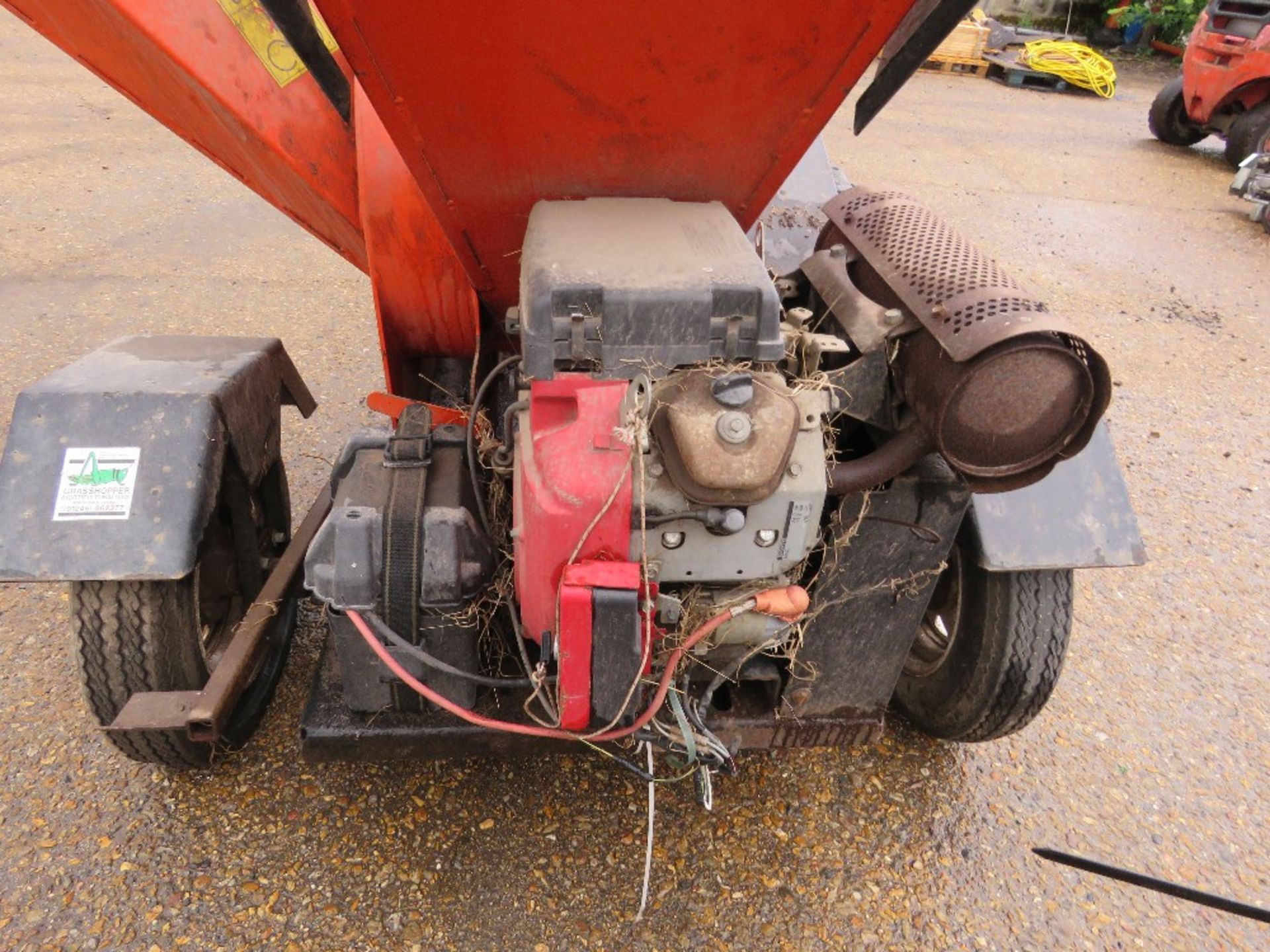 BEARCAT 75524 TOWED WOOD CHIPPER, PETROL ENGINED. WHEN BRIEFLY TESTED WAS SEEN TO RUN AND BLADES TUR - Image 6 of 6