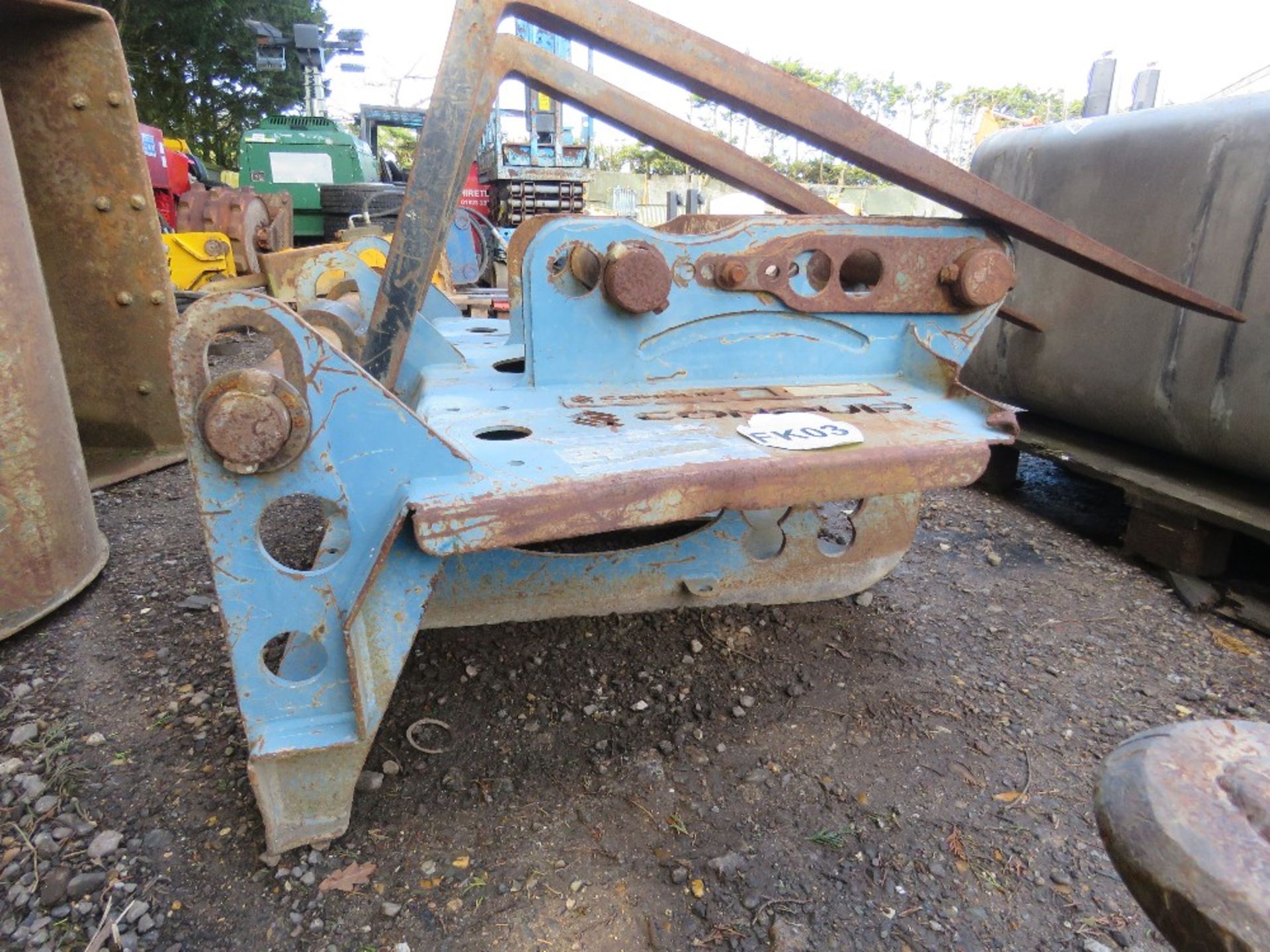 SET OF CONQUIP EXCAVATOR MOUNTED PALLET FORKS. SOURCED FROM COMPANY LIQUIDATION. - Image 4 of 6