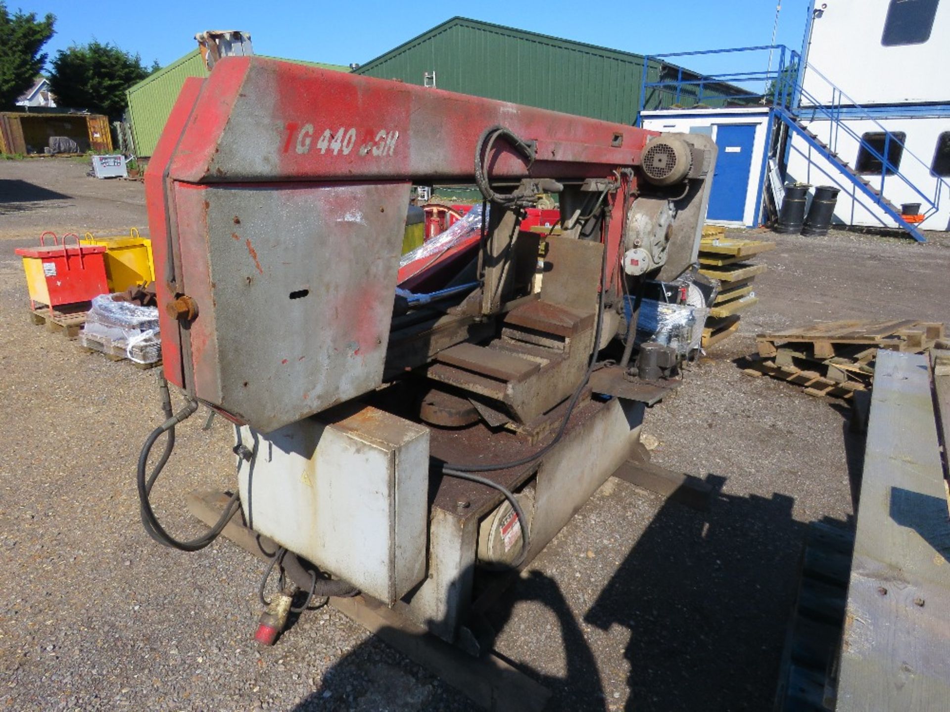 LARGE SIZED WORKSHOP BANDSAW G440DGH MODEL. WORKING WHEN REMOVED, SOURCED FROM COMPANY LIQUIDATION. - Image 3 of 9