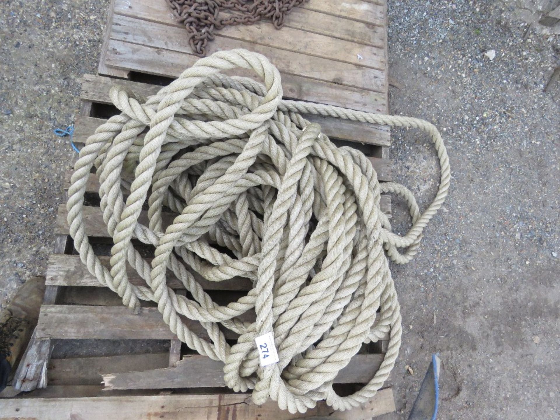 LARGE BORE SIZAL ROPE, APPEARS UNUSED.....THIS LOT IS SOLD UNDER THE AUCTIONEERS MARGIN SCHEME, THER