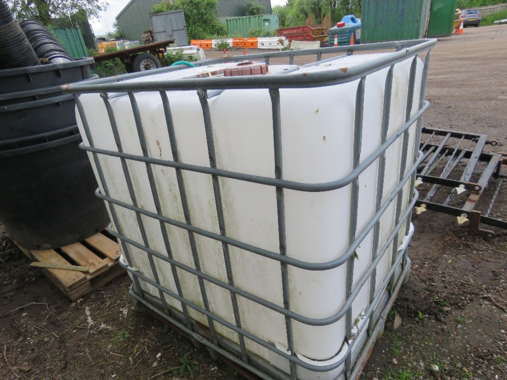 IBC PALLET MOUNTED TANK.....THIS LOT IS SOLD UNDER THE AUCTIONEERS MARGIN SCHEME, THEREFORE NO VAT W - Image 3 of 4
