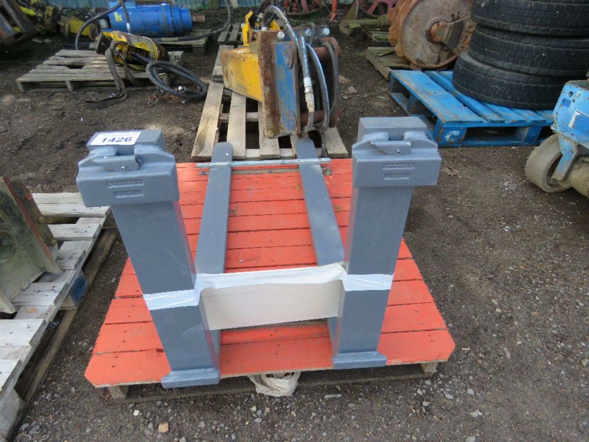 SET OF UNUSED LINDE FORKLIFT TINES 1500 X500 FOR 20" CARRIAGE. ....THIS LOT IS SOLD UNDER THE AUCTIO - Image 3 of 4
