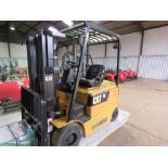 CATERPILLAR CAT20 EP20K-PAC BATTERY POWERED FORKLIFT TRUCK WITH CHARGER, YEAR 2013 BUILD. 2 TONNE RA