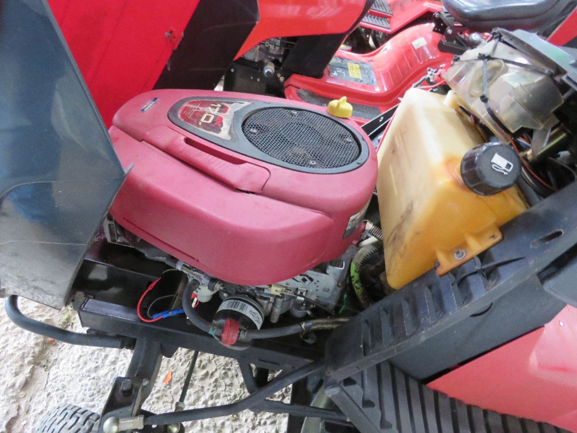 MOUNTFIELD 1740H HYDRO RIDE ON MOWER WITH COLLECTOR, NO SEAT....THIS LOT IS SOLD UNDER THE AUCTIONEE - Image 9 of 9