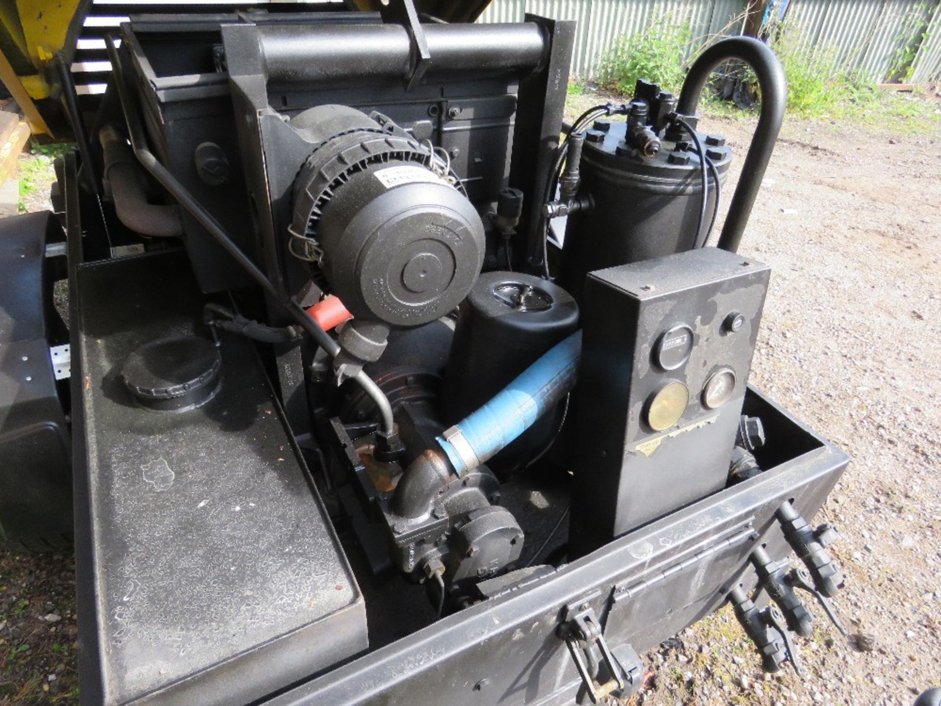 KAESER M50 COMPRESSOR 180CFM OUTPUT WITH 2 X HOSES AND 2 X GUNS. OWNER RETIRING. WHEN TESTED WAS SEE - Image 10 of 16