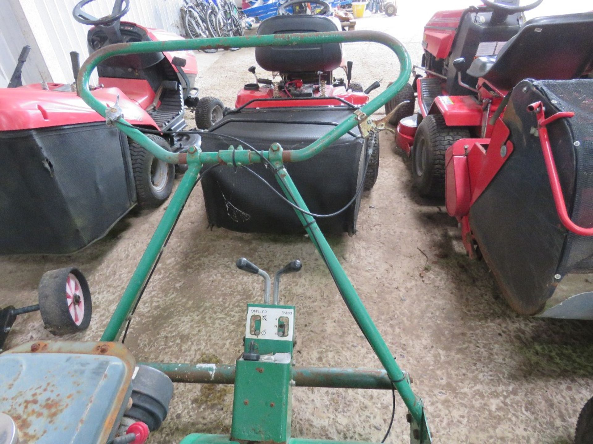 RANSOMES PROFESSIONAL CYLINDER MOWER WITH BOX. KUBOTA ELECTRIC START PETROL ENGINE DIRECT FROM SPORT - Image 3 of 8