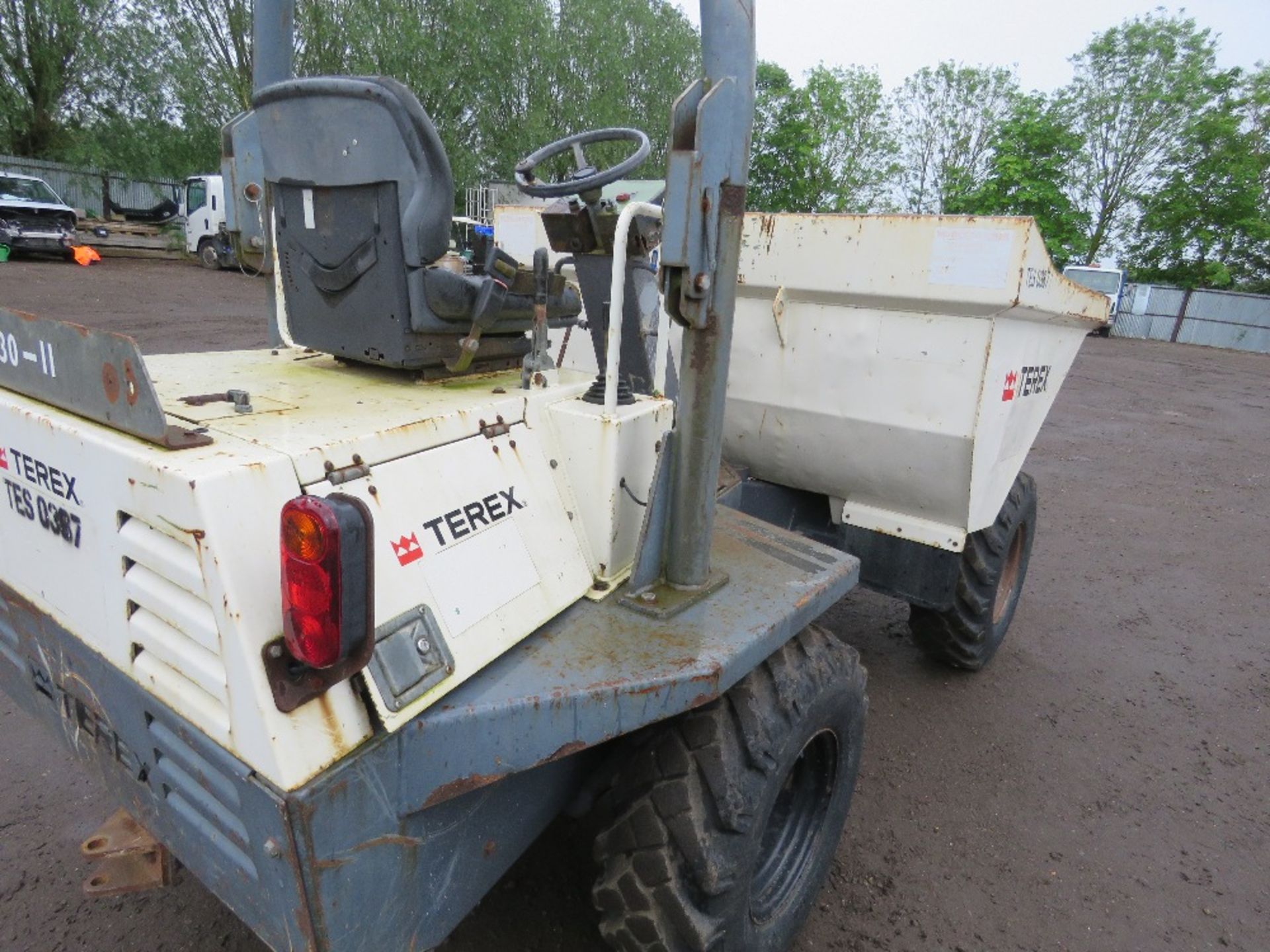 BENFORD TEREX DT030S 3 TONNE STRIGHT TIP DUMPER, YEAR 2008 BUILD, KUBOTA ENGINE. SN:SLBKNN00E805FR18 - Image 7 of 12