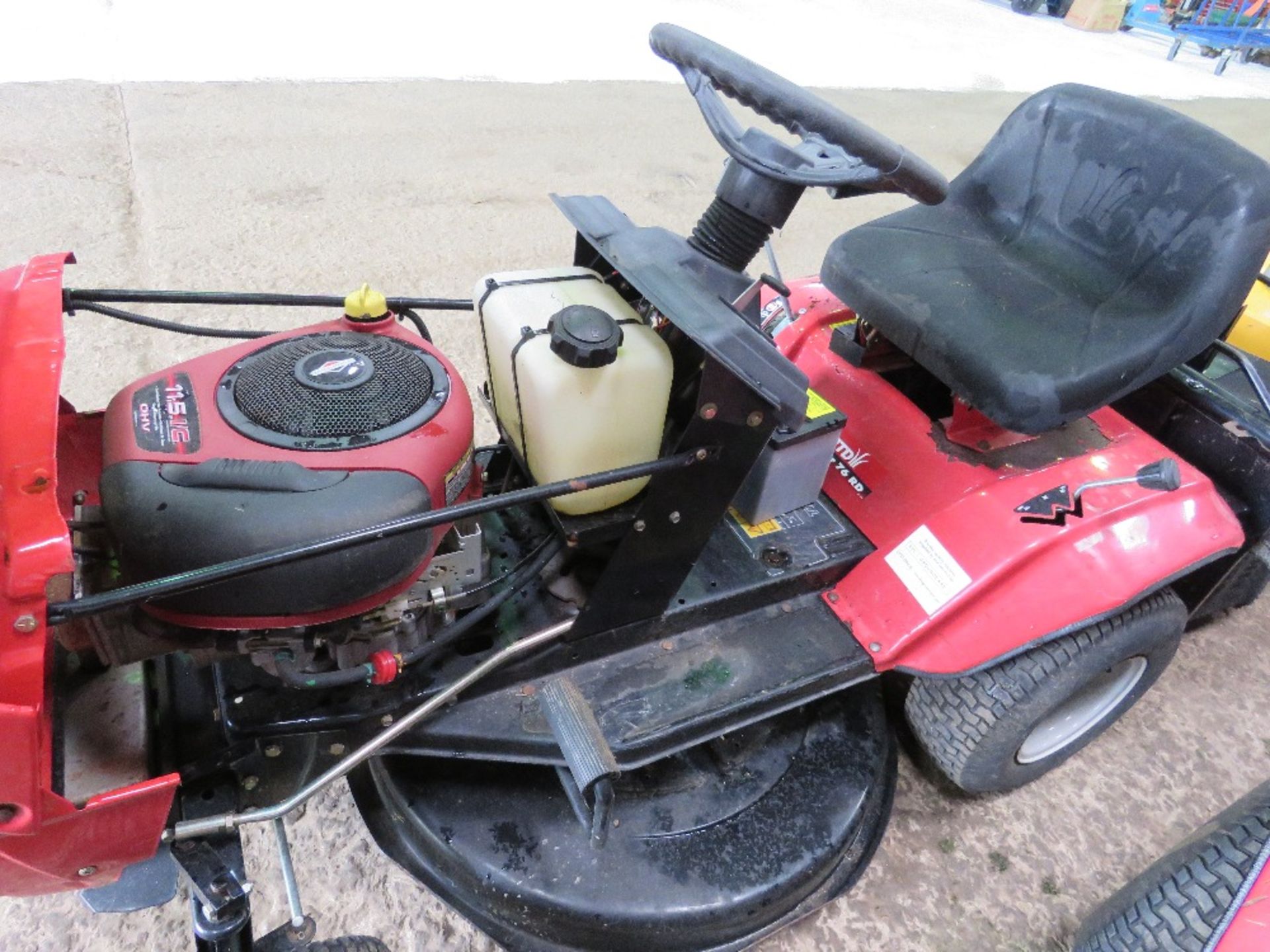 MTD SPIDER 76RD RIDER RIDE ON MOWER WITH COLLECTOR. WHEN BRIEFLY TESTED WAS SEEN TO RUN, DRIVE AND M - Image 10 of 10