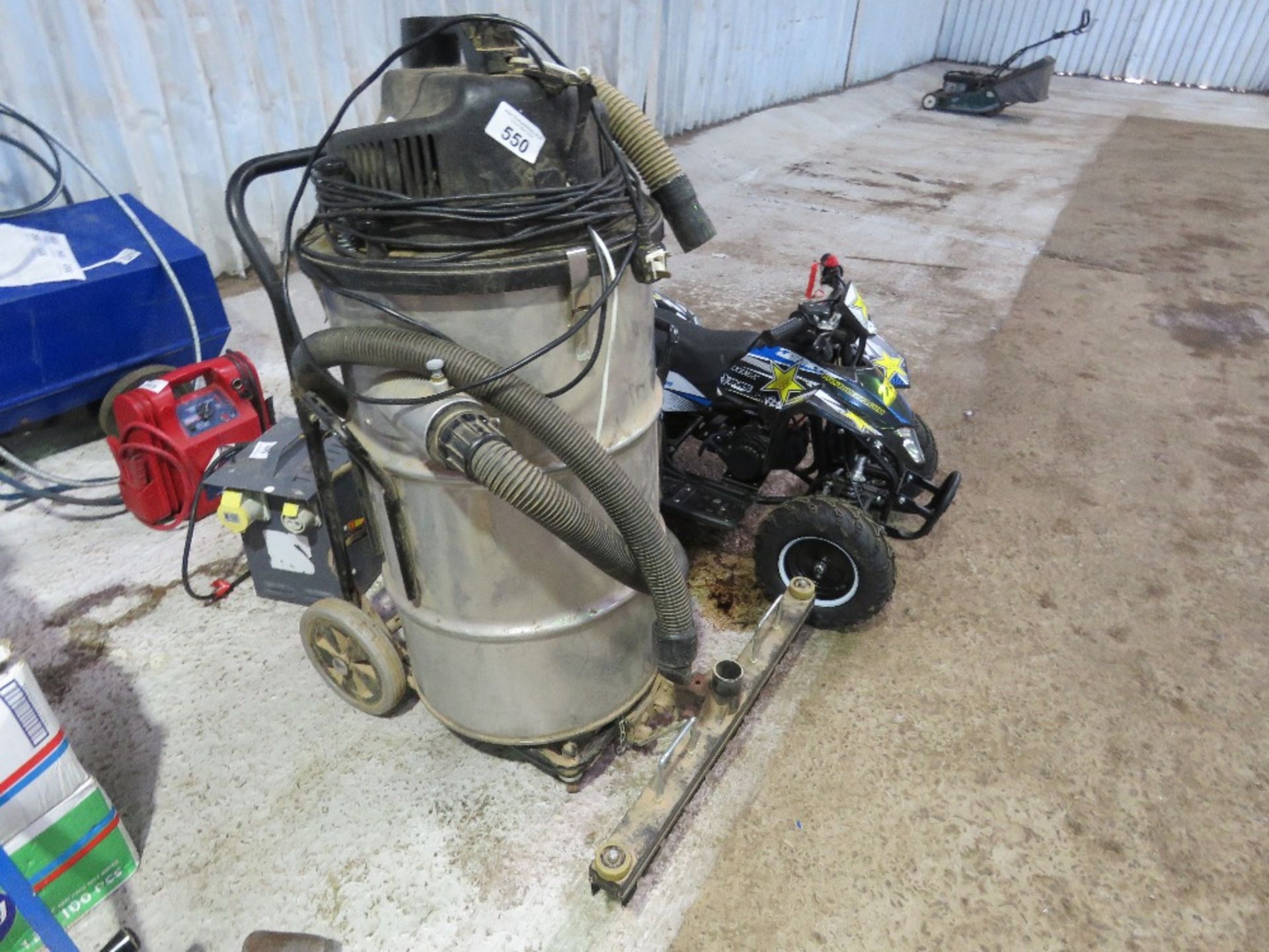 LARGE CAPACITY FLOOR CLEANING WET VAC UNIT.