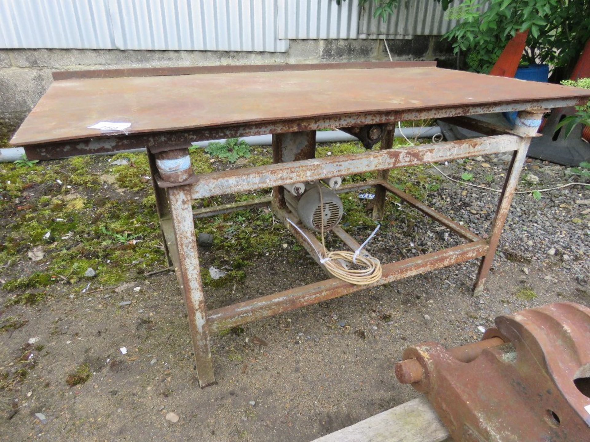 SLAB MAKING VIBRATING TABLE 240VOLT POWERED....THIS LOT IS SOLD UNDER THE AUCTIONEERS MARGIN SCHEME,