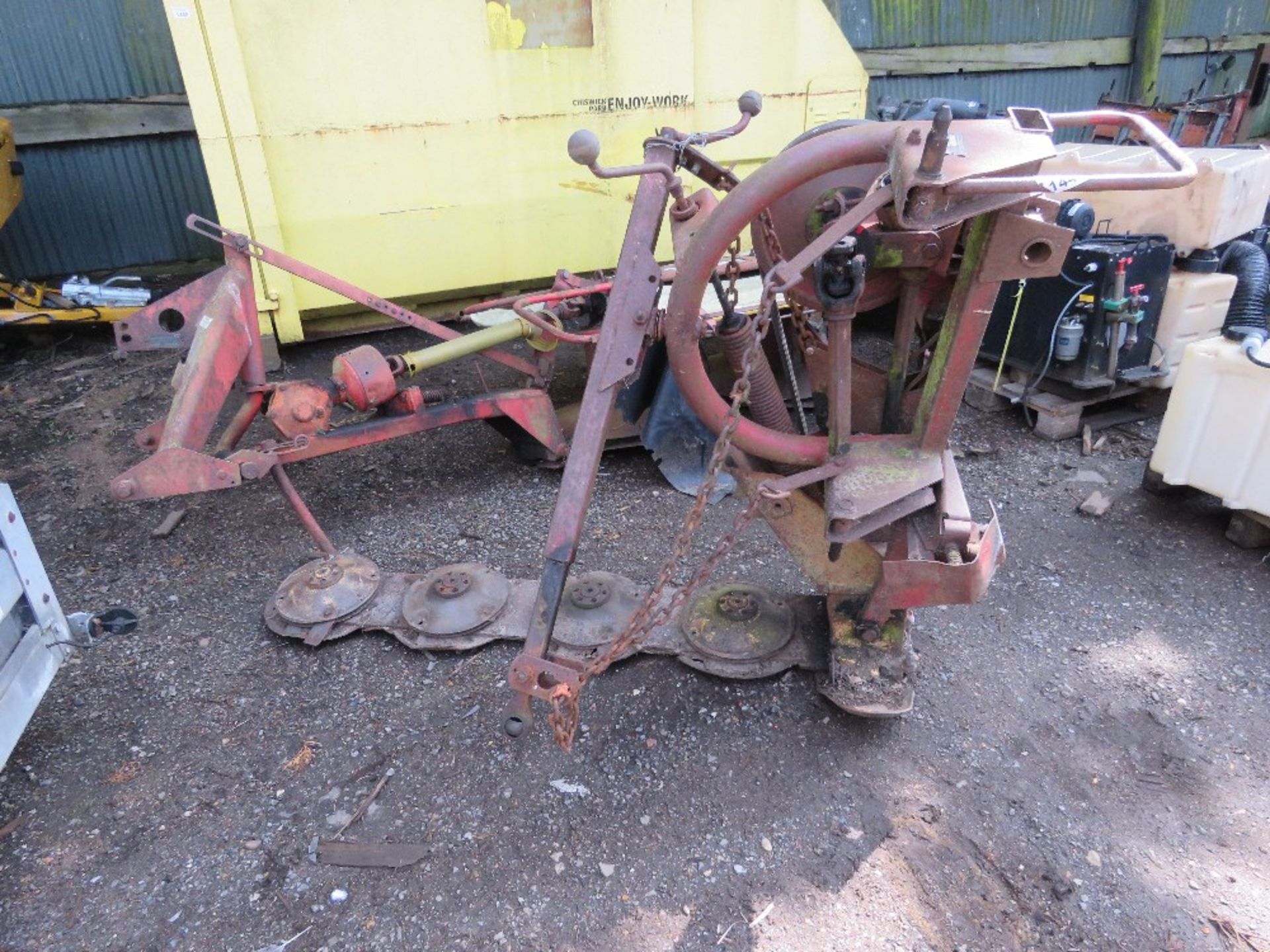 NEW HOLLAND TRACTOR MOUNTED DISC HAY MOWER.....THIS LOT IS SOLD UNDER THE AUCTIONEERS MARGIN SCHEME,