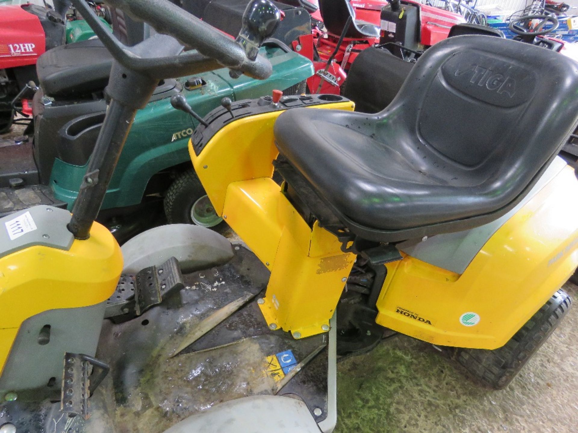 STIGA PARK ROYAL 4WD RIDE ON MOWER WITH OUTFRONT COMBIPRO 110 DECK FITTED. HONDA PETROL ENGINE. WHE - Image 8 of 12