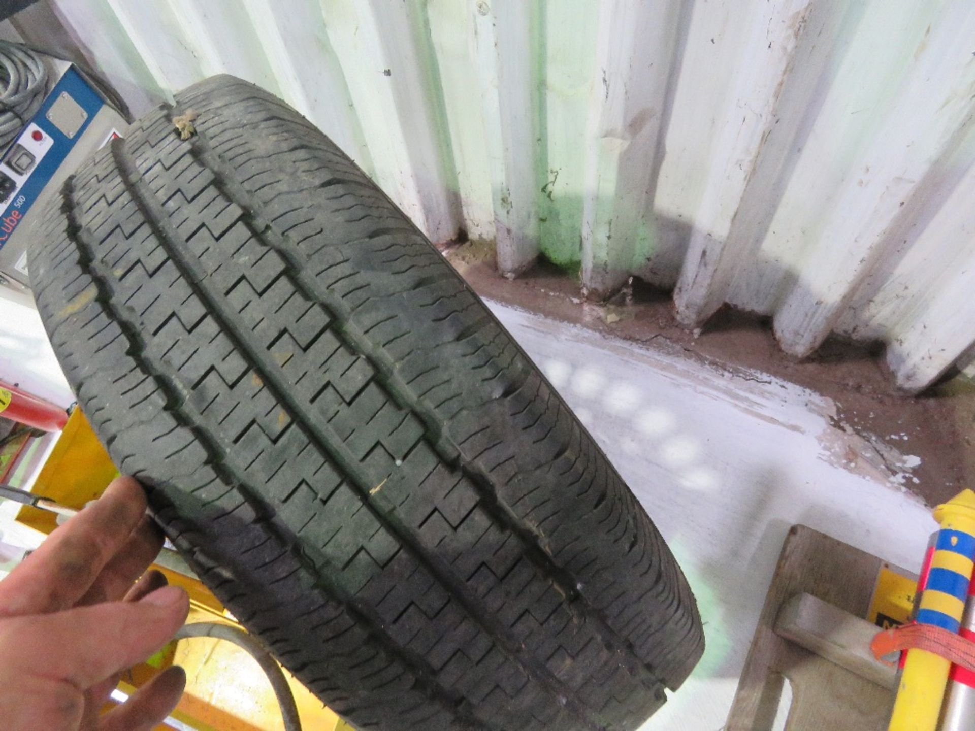 VOLKSWAGEN 5 STUD 215-65R16 WHEEL AND TYRE. - Image 2 of 4