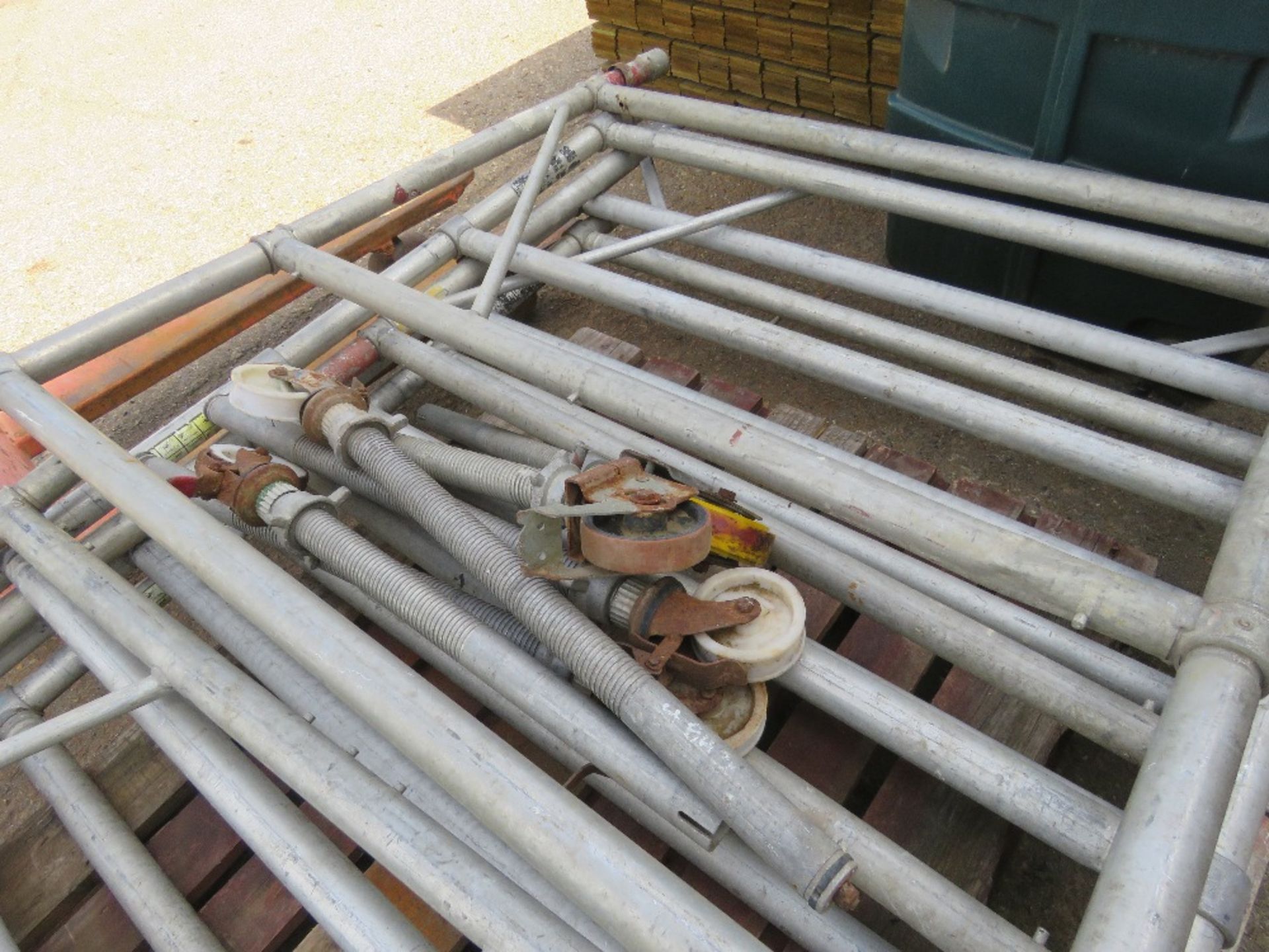 ALUMINIUM SCAFFOLD TOWER PARTS AS SHOWN.....THIS LOT IS SOLD UNDER THE AUCTIONEERS MARGIN SCHEME, TH - Image 4 of 4