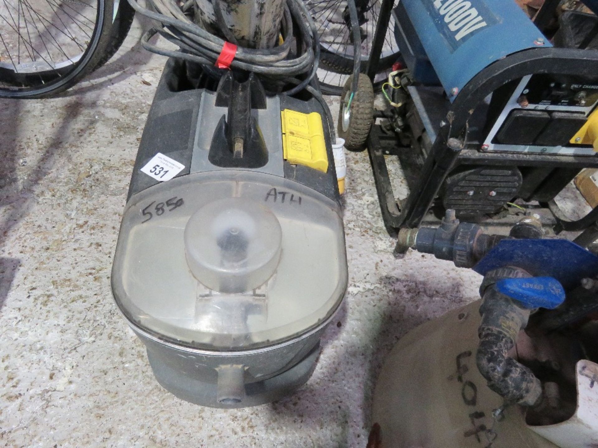 KARCHER CARPET CLEANER PLUS A SUBMERSIBLE WATER PUMP.....THIS LOT IS SOLD UNDER THE AUCTIONEERS MARG - Image 2 of 6