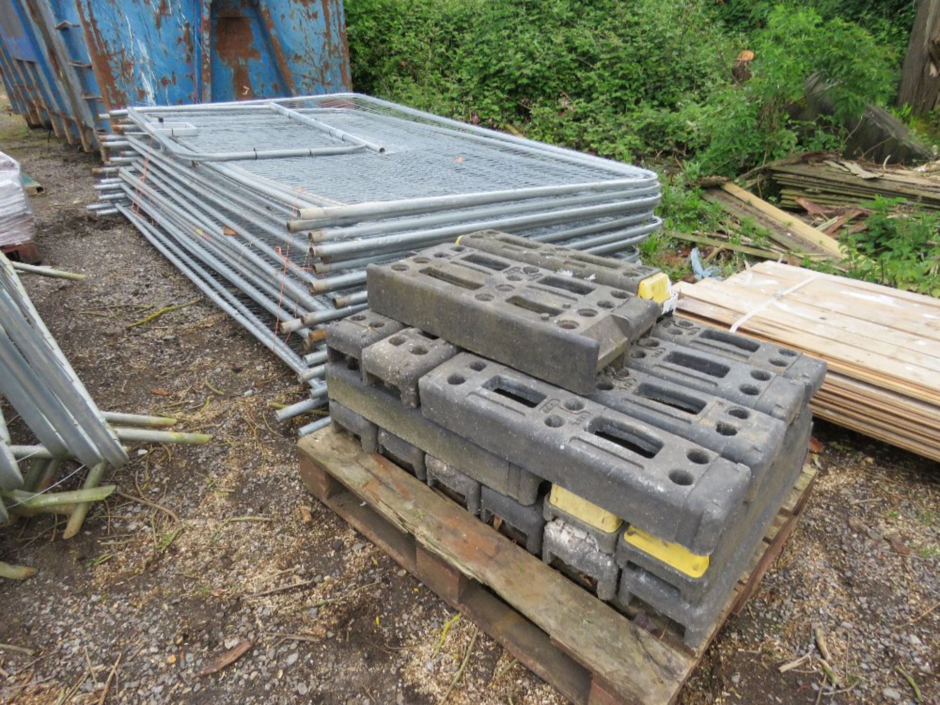 STACK OF 20NO HERAS TYPE TEMPORARY SITE FENCE PANELS WITH A PALLET OF FEET.