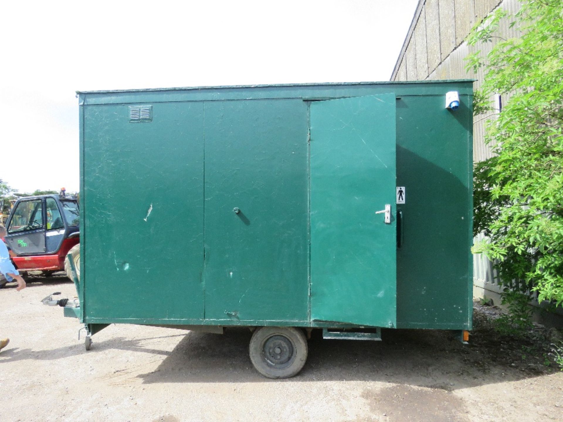 SINGLE AXLED TOWED TOILET BLOCK 12FT X 7FT APPROX. COMPRISES SINGLE WC WITH SINK FOR LADIES, GENTS H - Image 11 of 13
