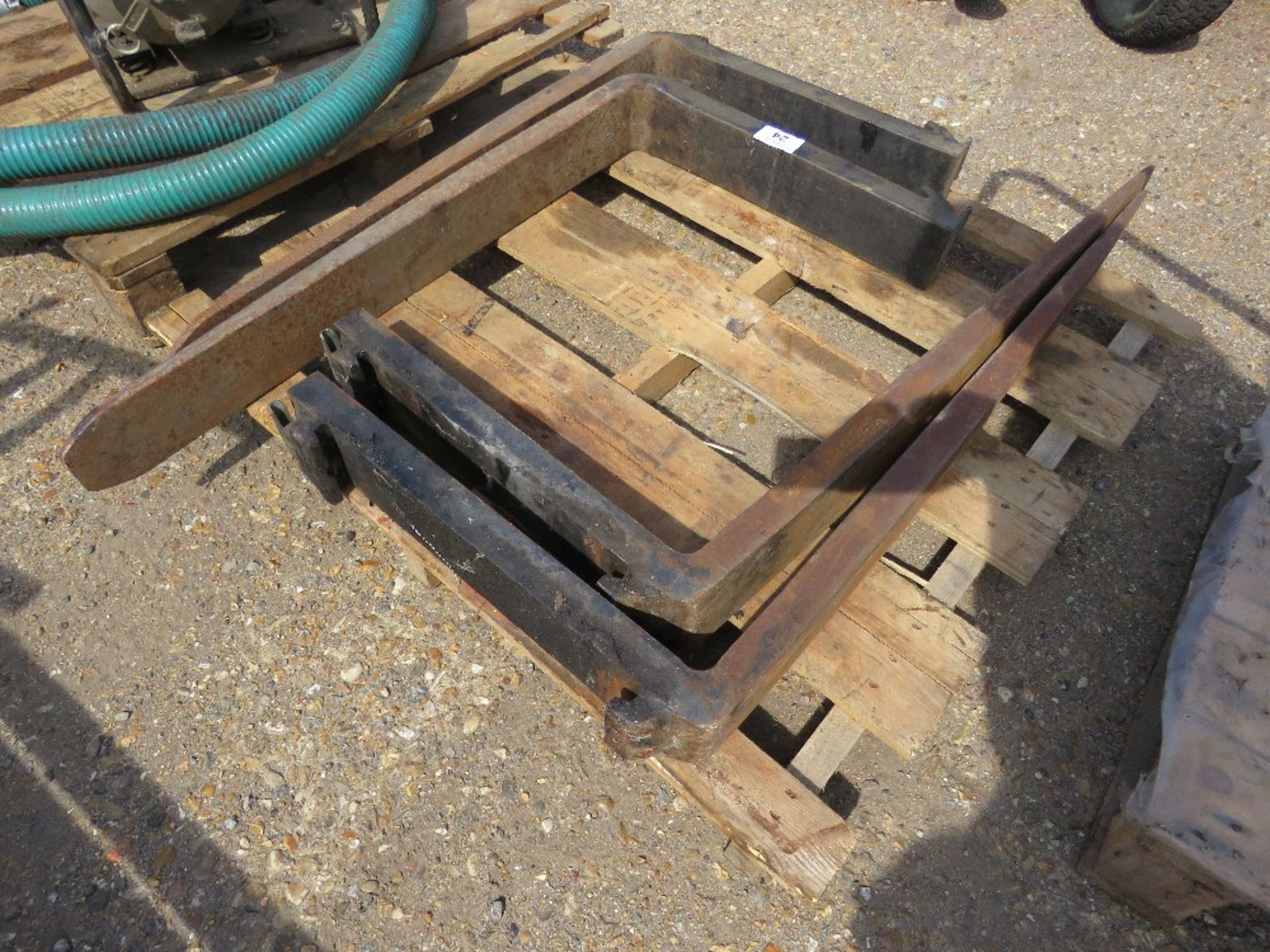 2 X PAIRS OF FORKLIFT TINE, 1M LENGTH APPROX SUITABLE FOR 16" CARRIAGE - Image 3 of 3
