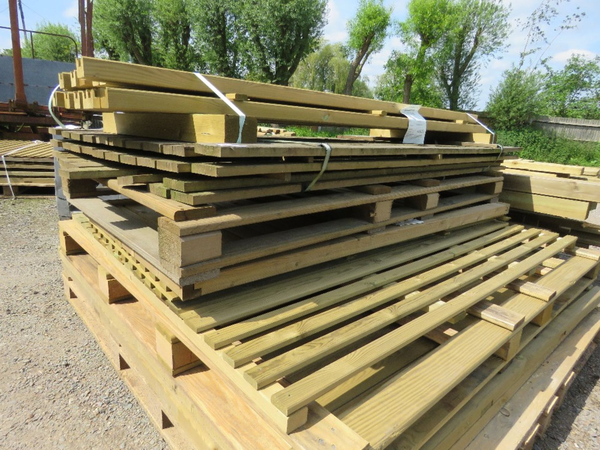 STACK OF ASSORTED FENCE PANELS AND TIMBERS AS SHOWN. - Image 2 of 10