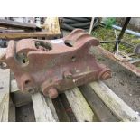 JCB MANUAL QUICK HITCH ON 45MM PINS.....THIS LOT IS SOLD UNDER THE AUCTIONEERS MARGIN SCHEME, THEREF