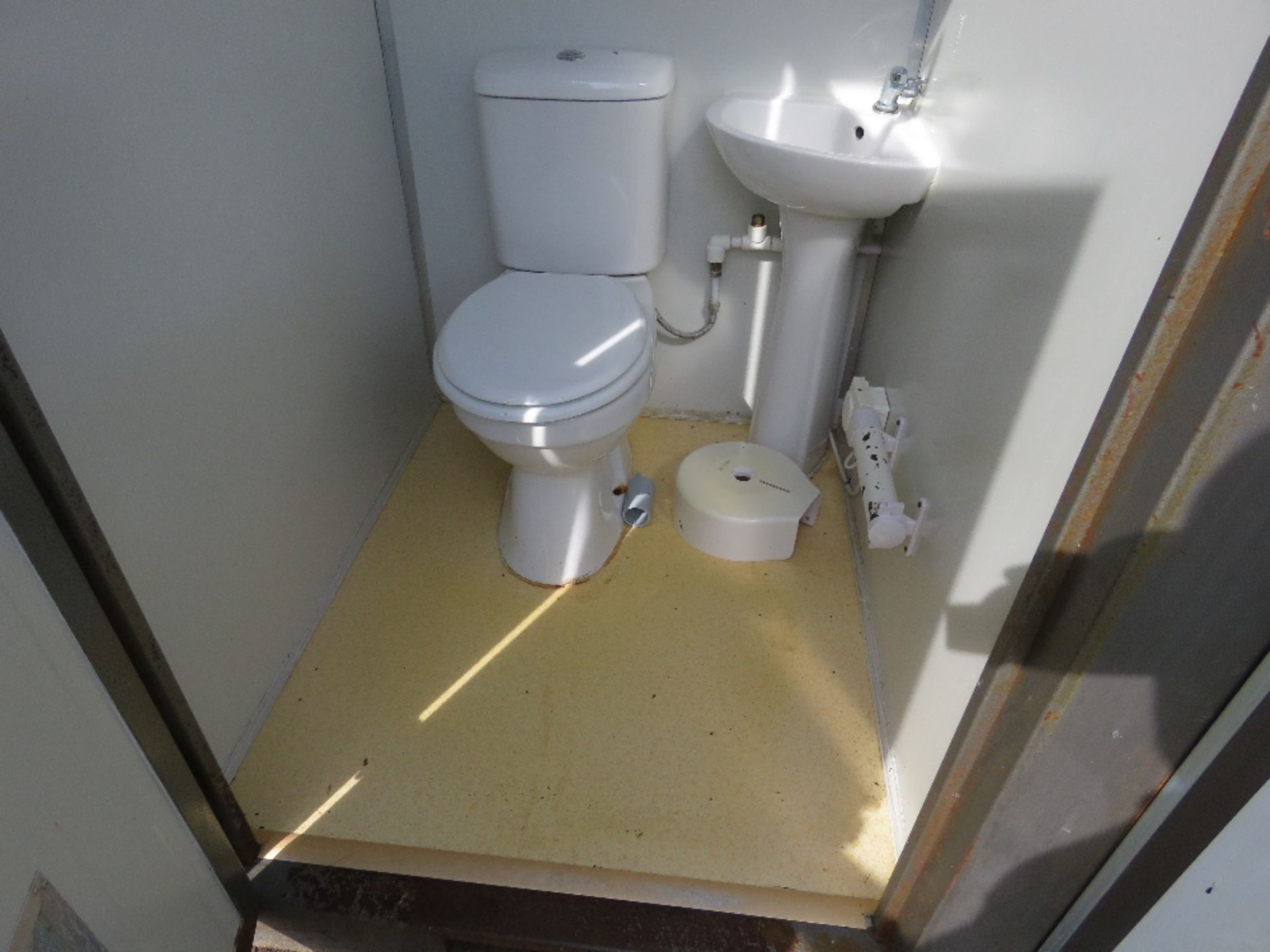 TWIN COMPARTMENT MAINS TOILET CABIN, 7FT X 4FT APPROX WITH ELECTRIC HOOK UP. ....THIS LOT IS SOLD UN - Image 4 of 14