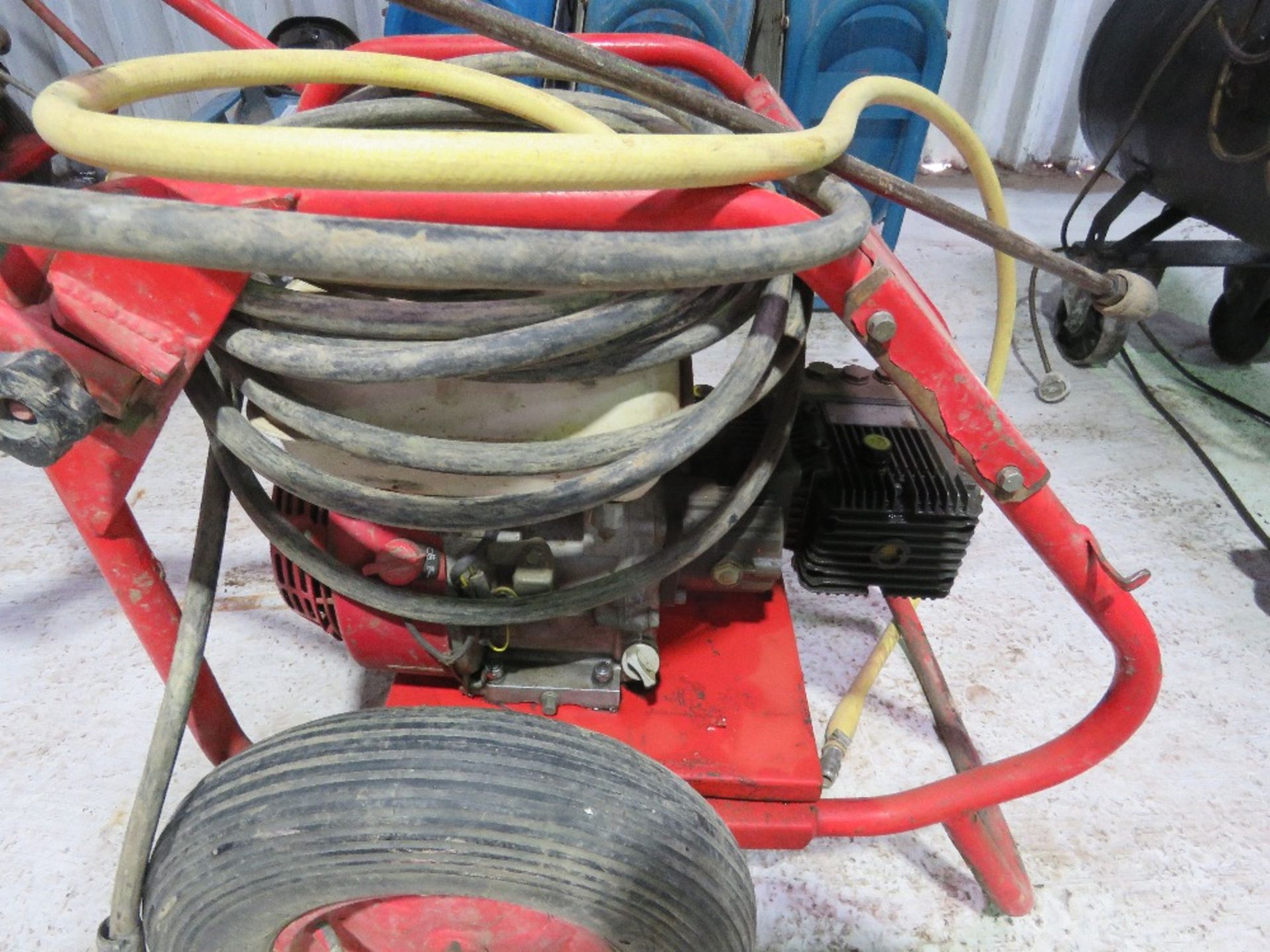 PETROL ENGINED PRESSURE WASHER WITH HOSE AND LANCE. - Image 2 of 8
