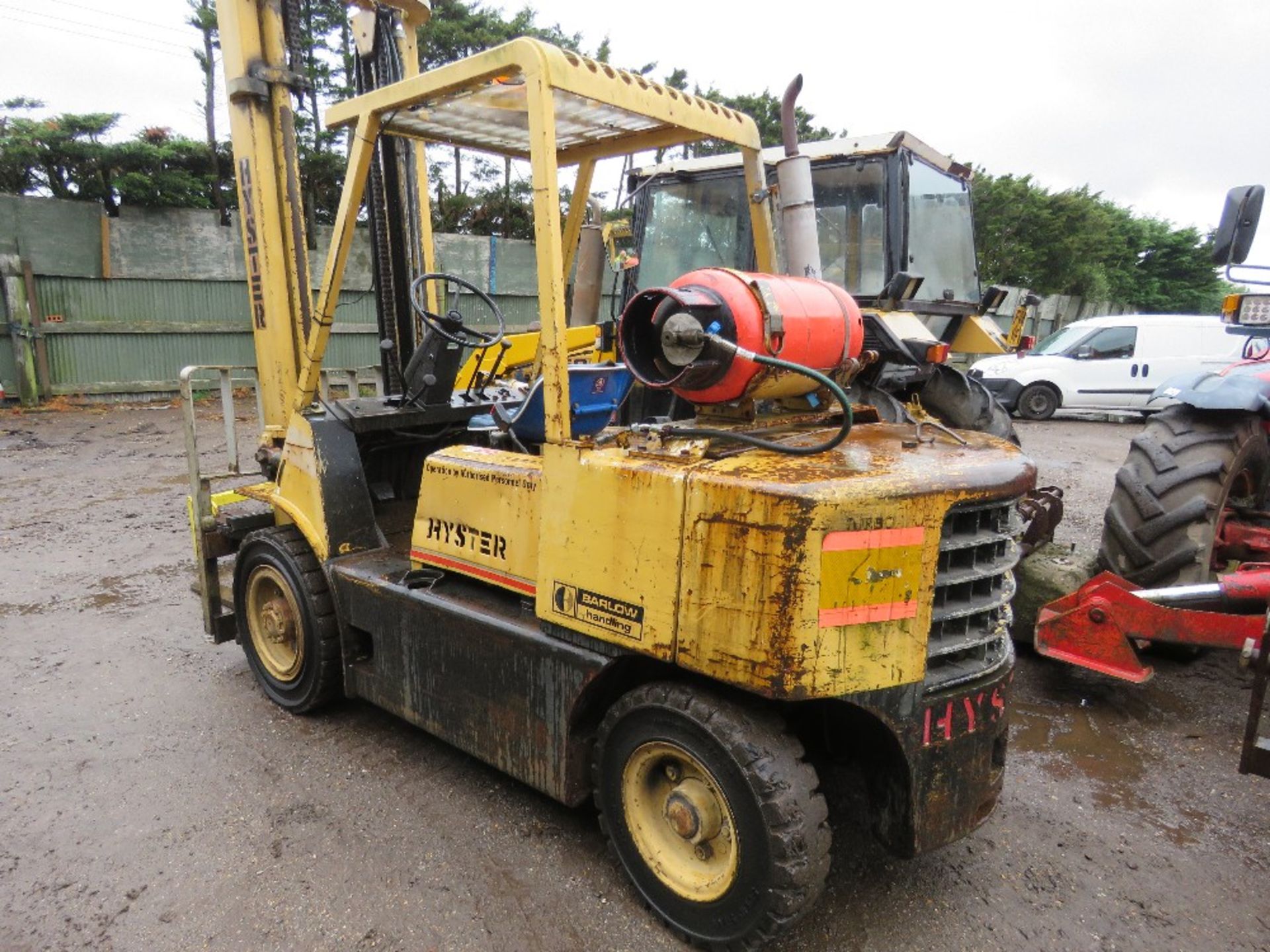 HYSTER GAS POWERED FORKLIFT TRUCK WITH SIDE SHIFT, 3.5 TONNE RATED LIFT CAPACITY. WHEN TESTED WAS SE - Image 5 of 11