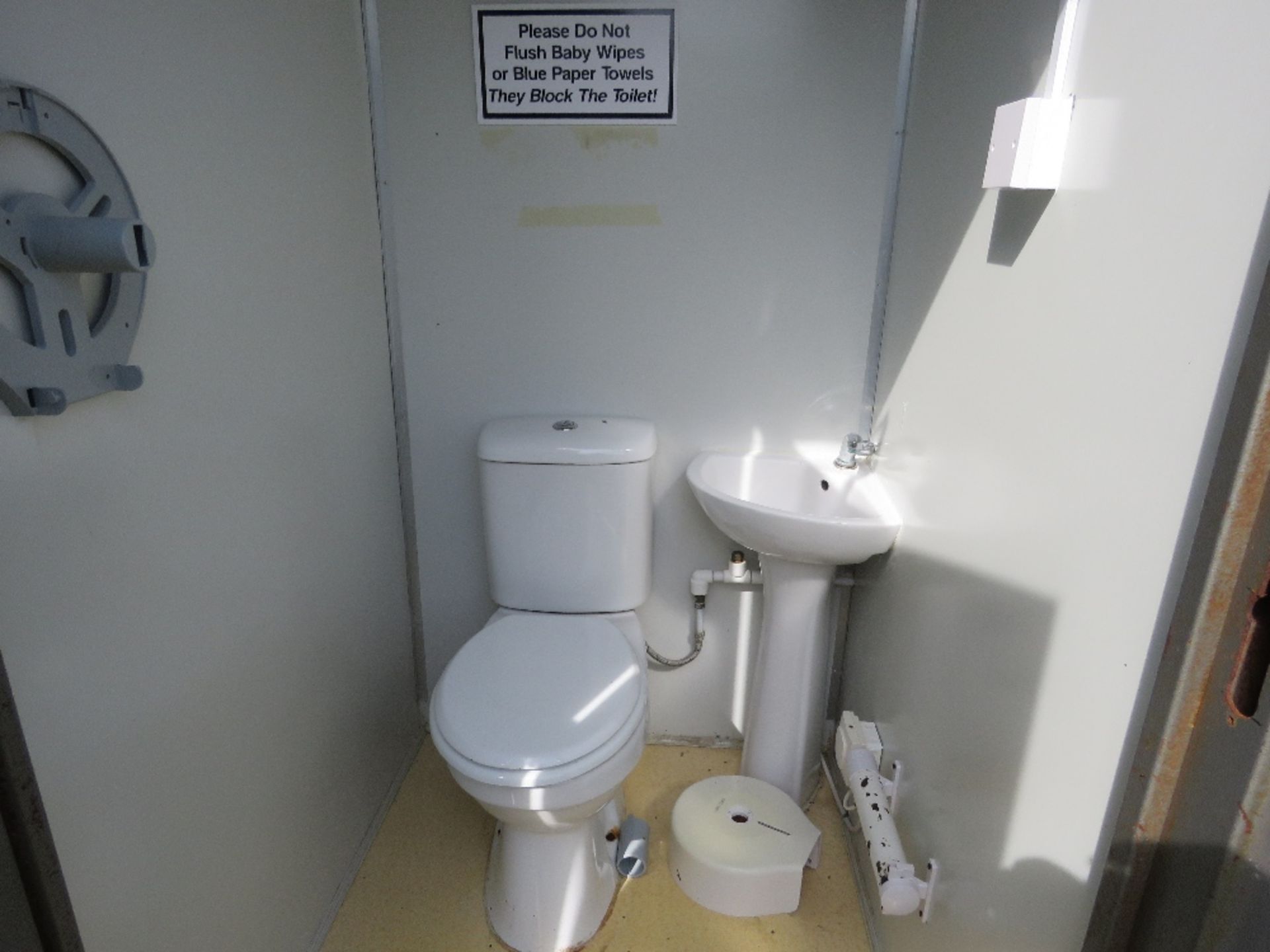 TWIN COMPARTMENT MAINS TOILET CABIN, 7FT X 4FT APPROX WITH ELECTRIC HOOK UP. ....THIS LOT IS SOLD UN - Image 5 of 14