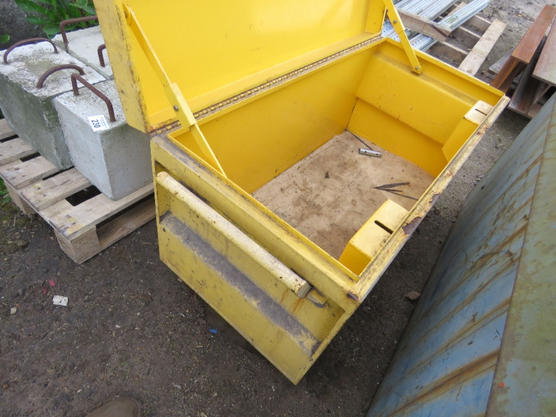 YELLOW TOOL BOX.....THIS LOT IS SOLD UNDER THE AUCTIONEERS MARGIN SCHEME, THEREFORE NO VAT WILL BE C - Image 2 of 5