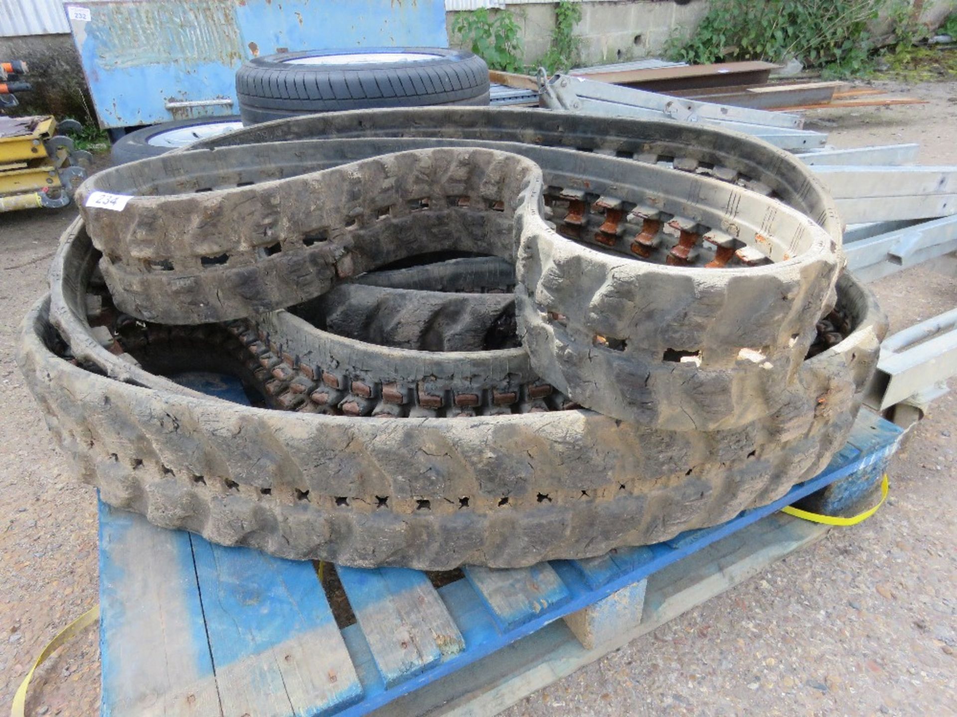 3 X MINI EXCAVATOR RUBBER TRACKS.....THIS LOT IS SOLD UNDER THE AUCTIONEERS MARGIN SCHEME, THEREFORE - Image 4 of 6