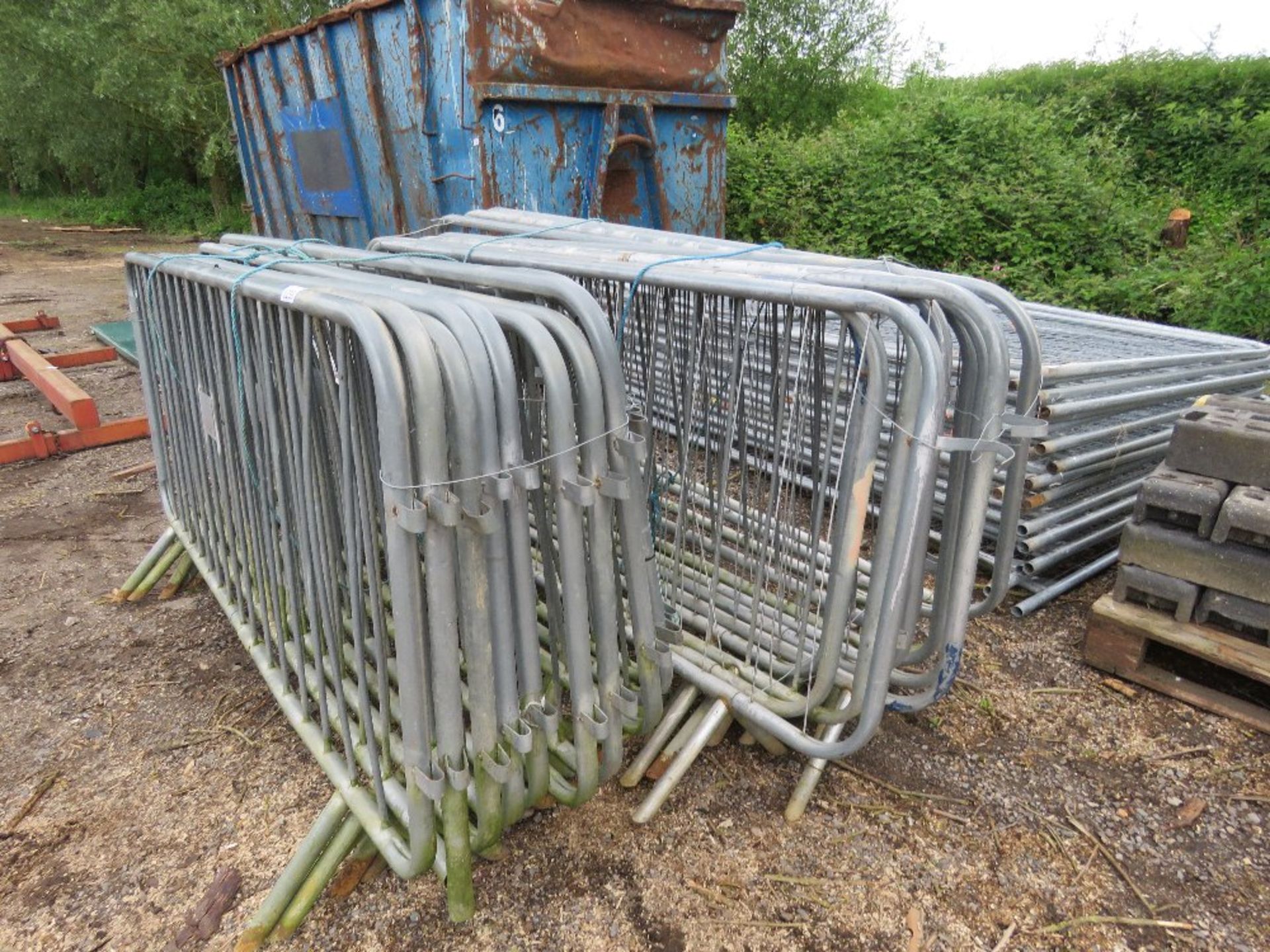 22NO METAL CROWD BARRIERS.....THIS LOT IS SOLD UNDER THE AUCTIONEERS MARGIN SCHEME, THEREFORE NO VAT - Image 2 of 4