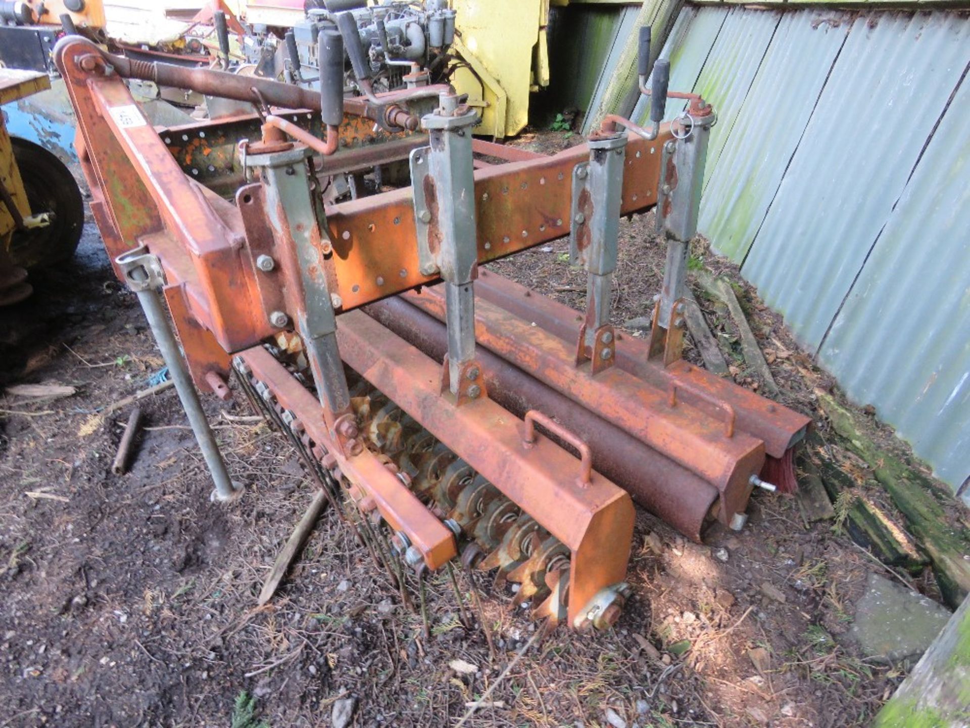 SISIS QUADRAPLEX TYPE GROOMER UNIT, TRACTOR MOUNTED, 6FT WIDTH APPROX.....THIS LOT IS SOLD UNDER THE - Image 6 of 7