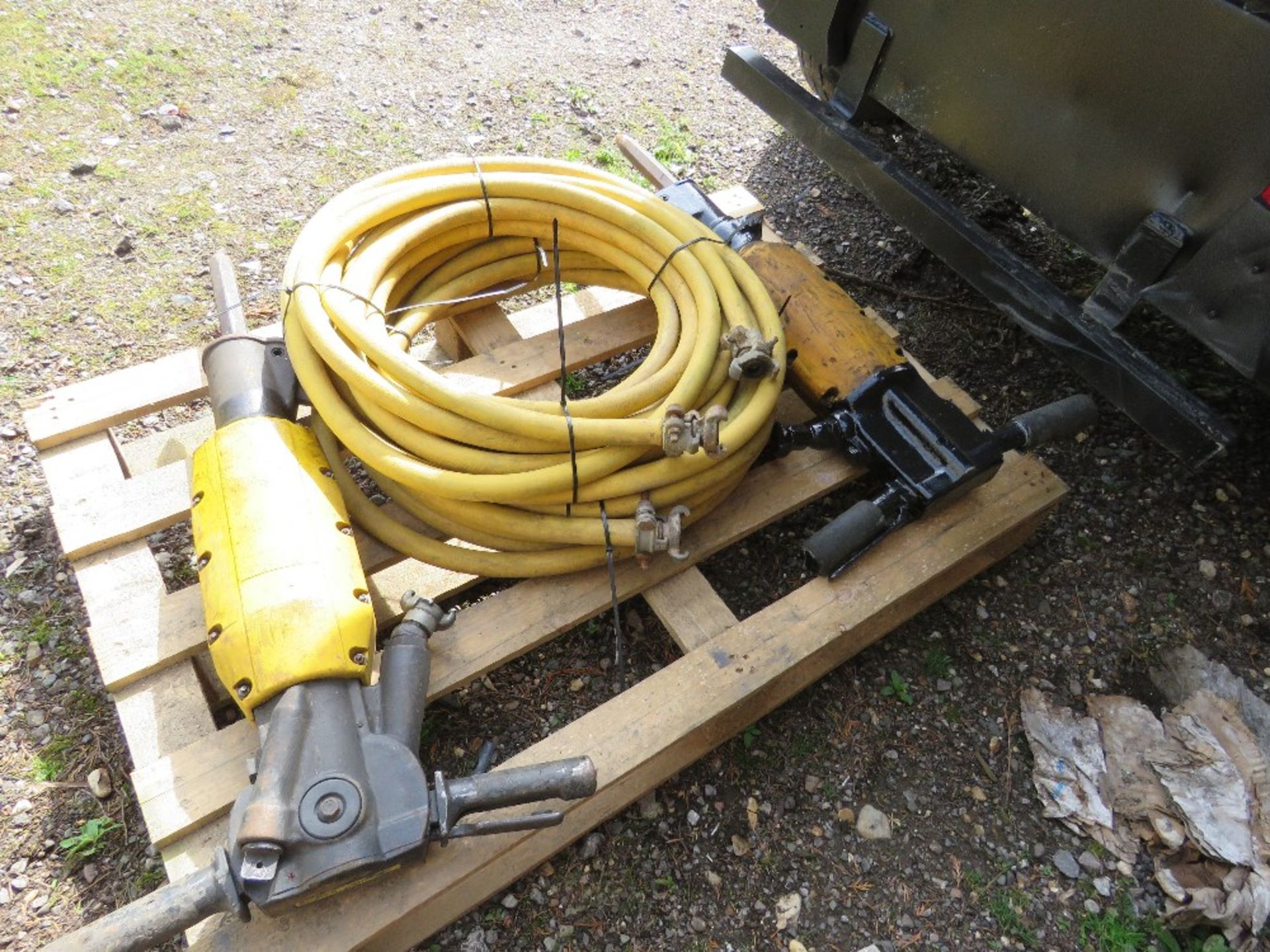 KAESER M50 COMPRESSOR 180CFM OUTPUT WITH 2 X HOSES AND 2 X GUNS. OWNER RETIRING. WHEN TESTED WAS SEE - Image 14 of 16