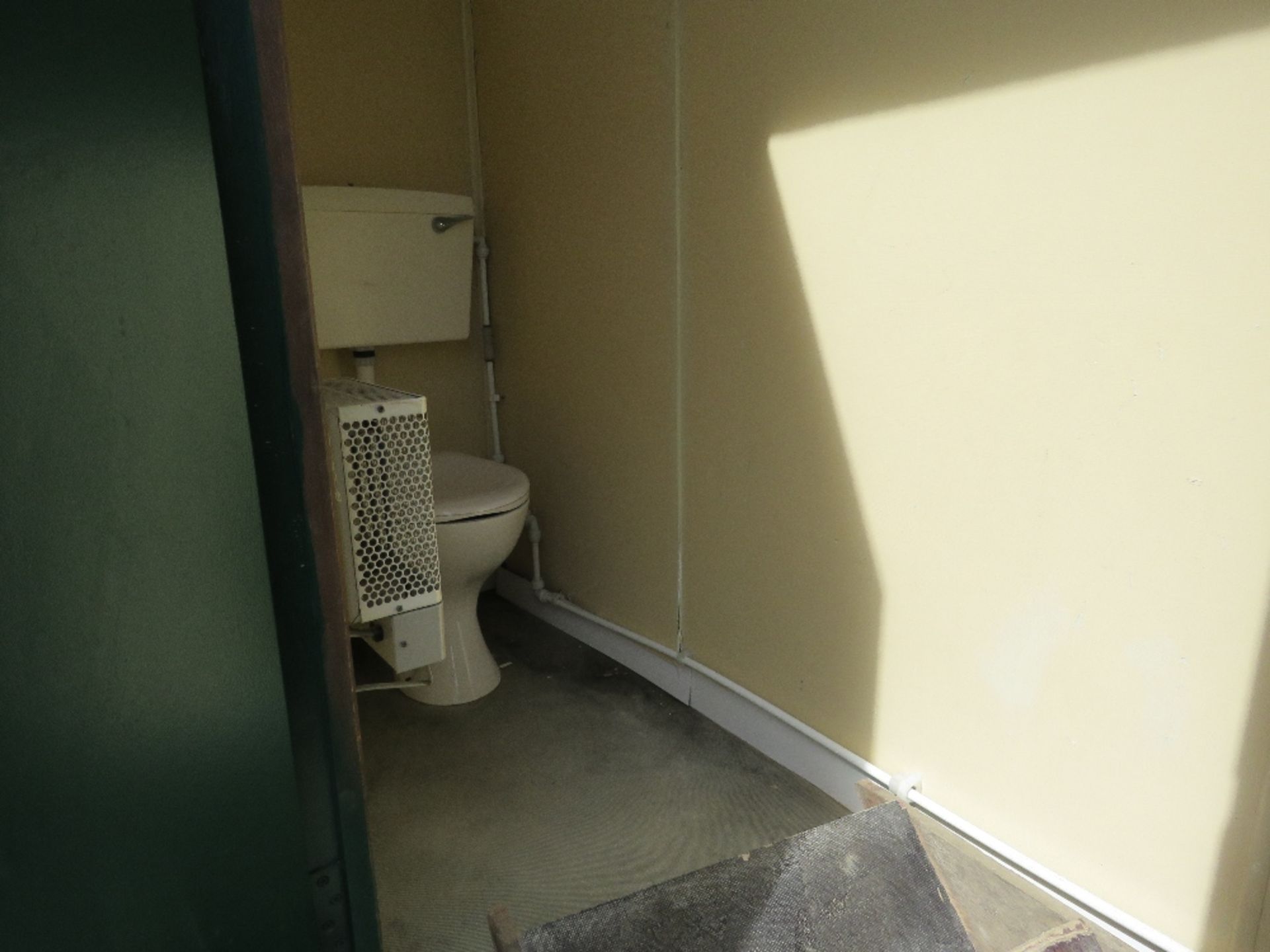 SINGLE AXLED TOWED TOILET BLOCK 12FT X 7FT APPROX. COMPRISES SINGLE WC WITH SINK FOR LADIES, GENTS H - Image 5 of 13