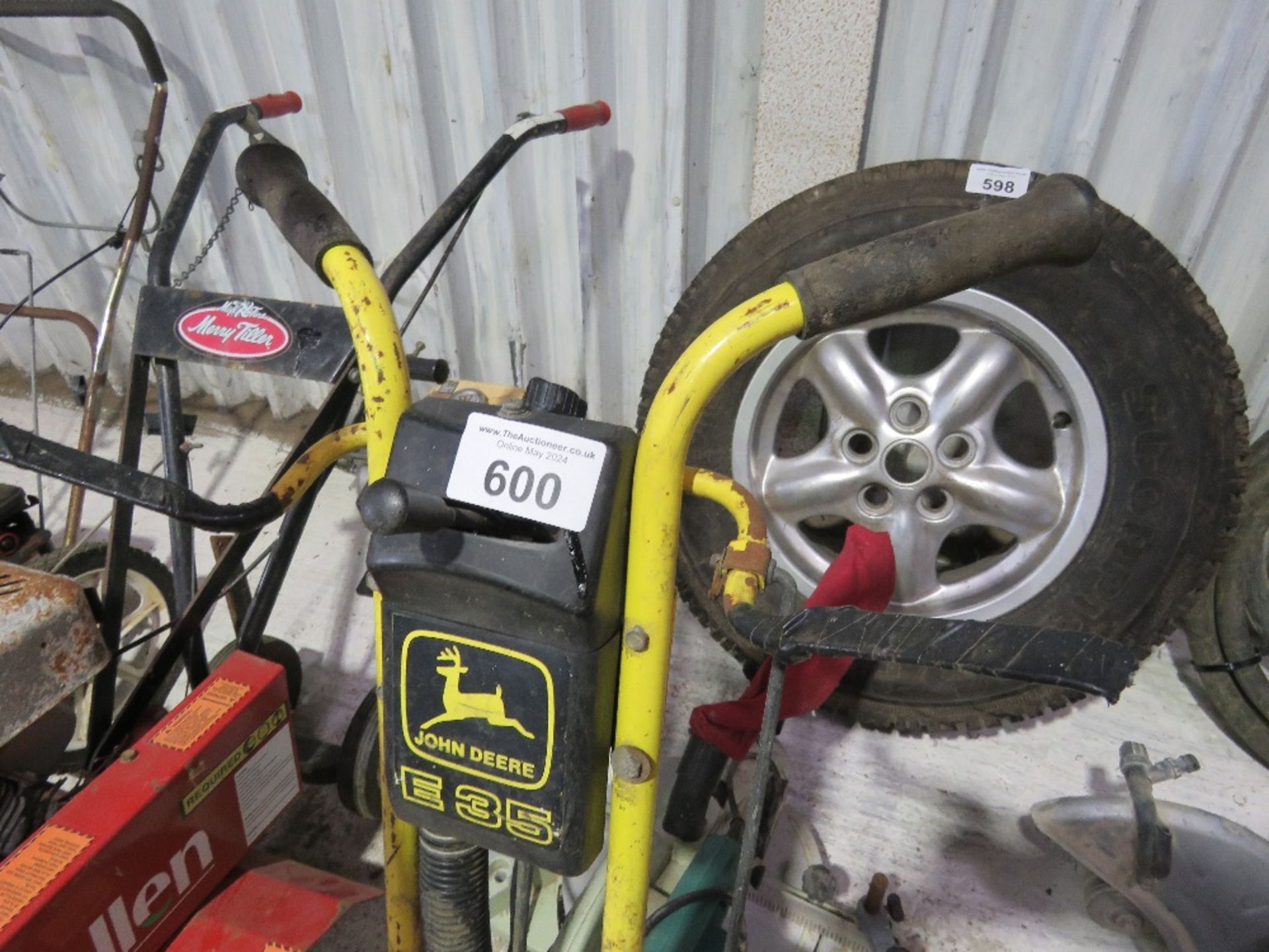 JOHN DEERE E35 PETROL ENGINED LAWN EDGER PLUS 2 X EDGING FORKS.OWNER MOVING HOUSE.....THIS LOT IS SO - Image 6 of 8