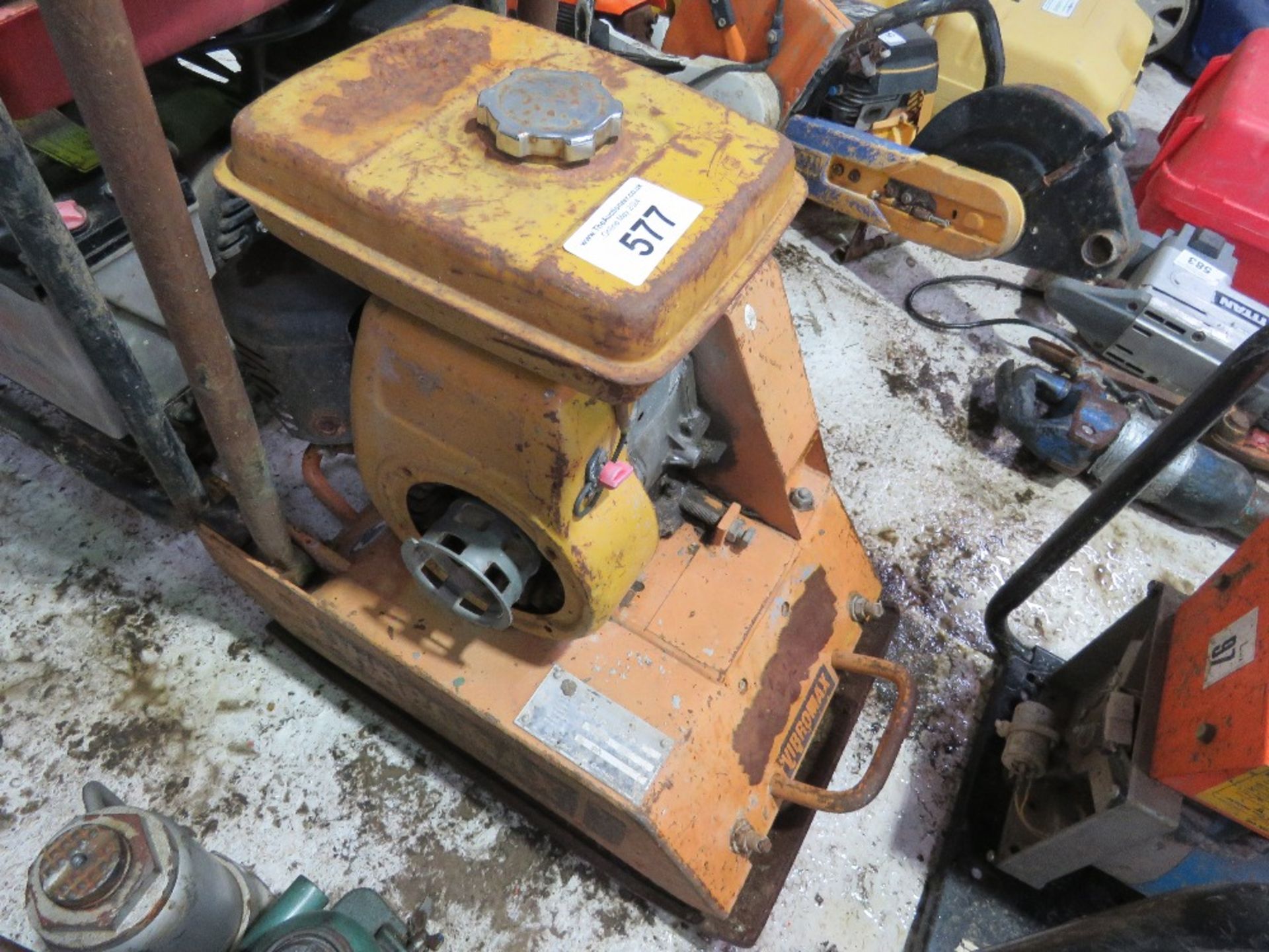 VIBROMAX PETROL ENGINED COMPACTION PLATE, NO RECOIL.....THIS LOT IS SOLD UNDER THE AUCTIONEERS MARGI - Image 2 of 4