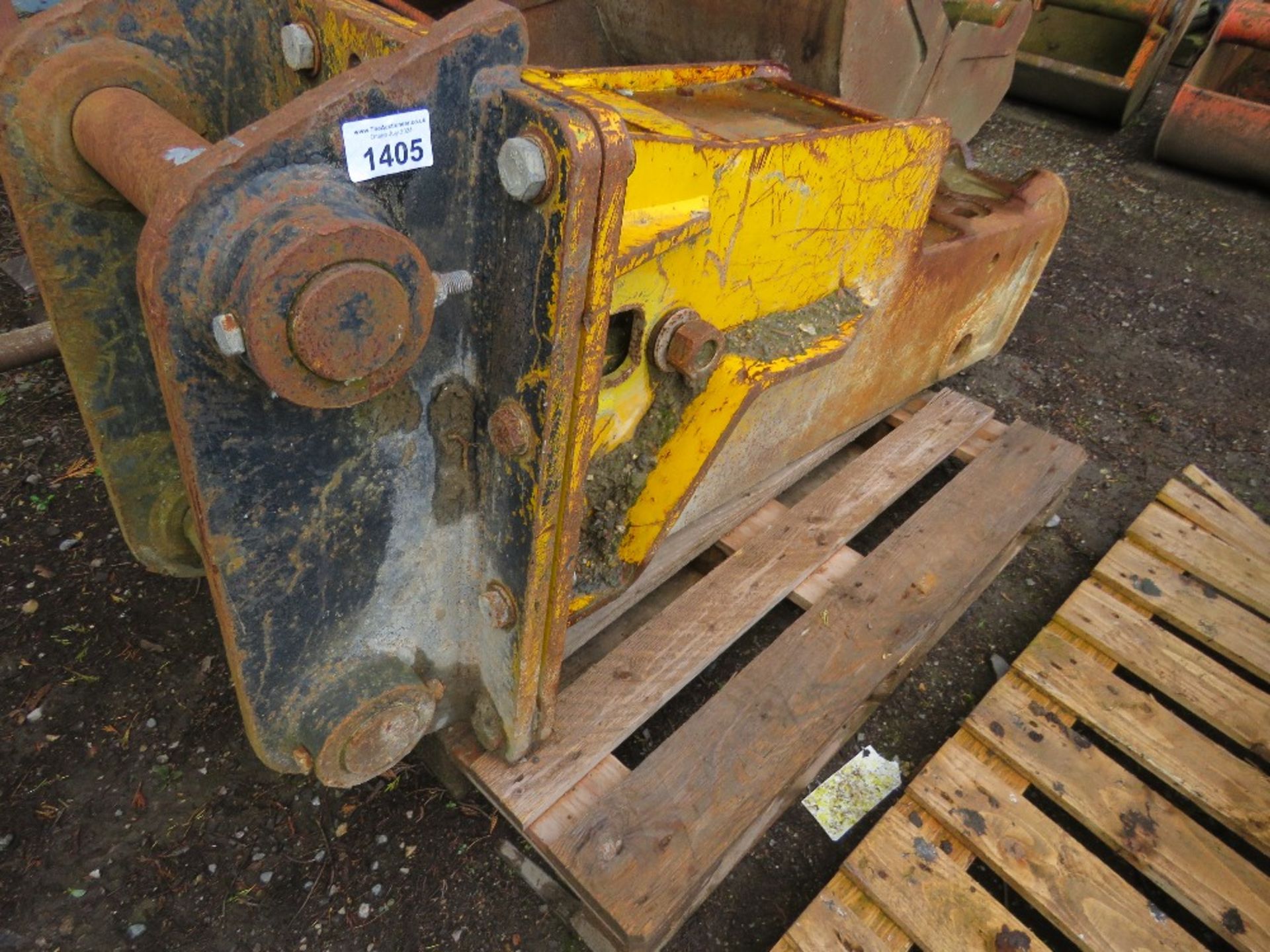 UBTECH UBT-18U3 EXCAVATOR MOUNTED HYDRAULIC BREAKER, YELLOW COLOURED ...