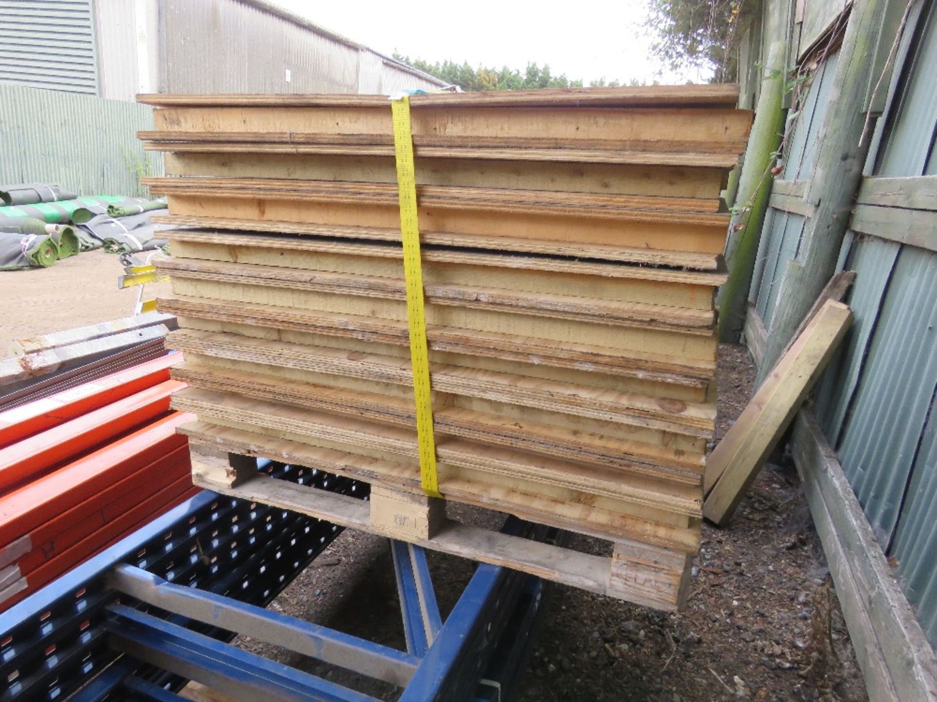 Stack 25 Feet LARGE STACK OF QUALITY PALLET RACKING: 5NO UPRIGHTS @ 5.4M HEIGHT AND 0 ...
