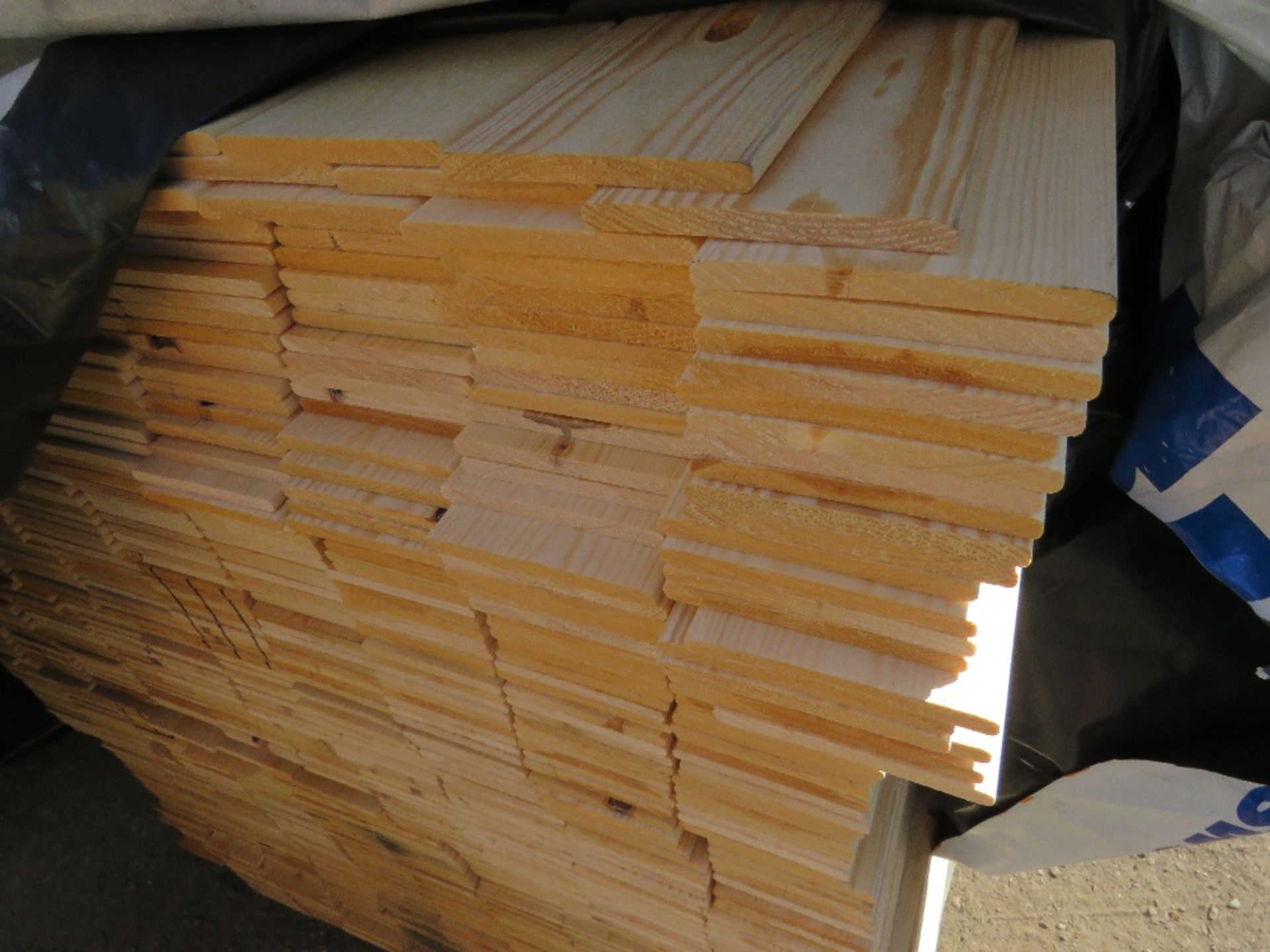 EXTRA LARGE PACK OF UNTREATED HIT AND MISS TIMBER FENCING BOARDS: 1.75M ...