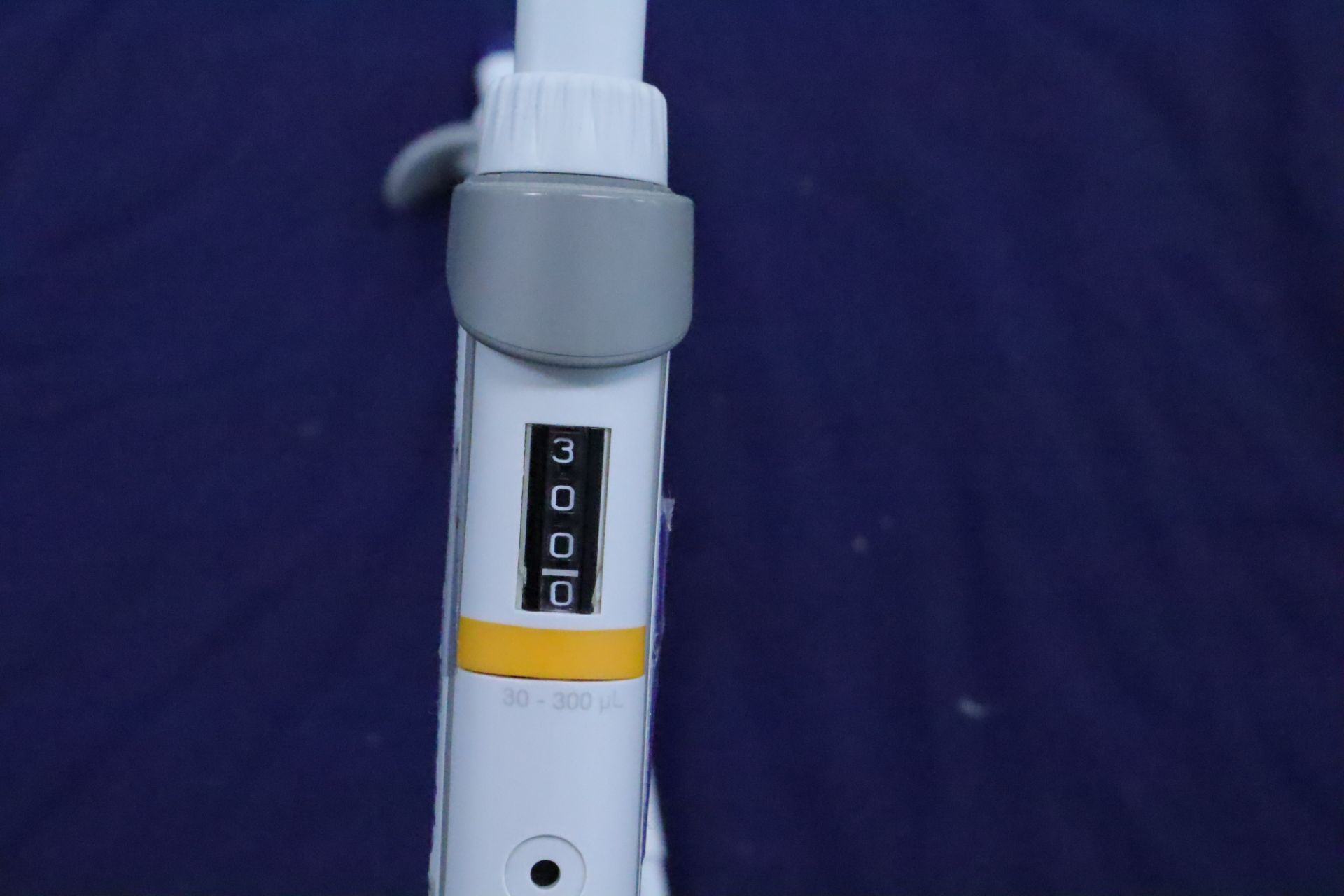 Eppendorf Research Plus Adjustable Volume Pipette (Qty 3) - Image 6 of 11