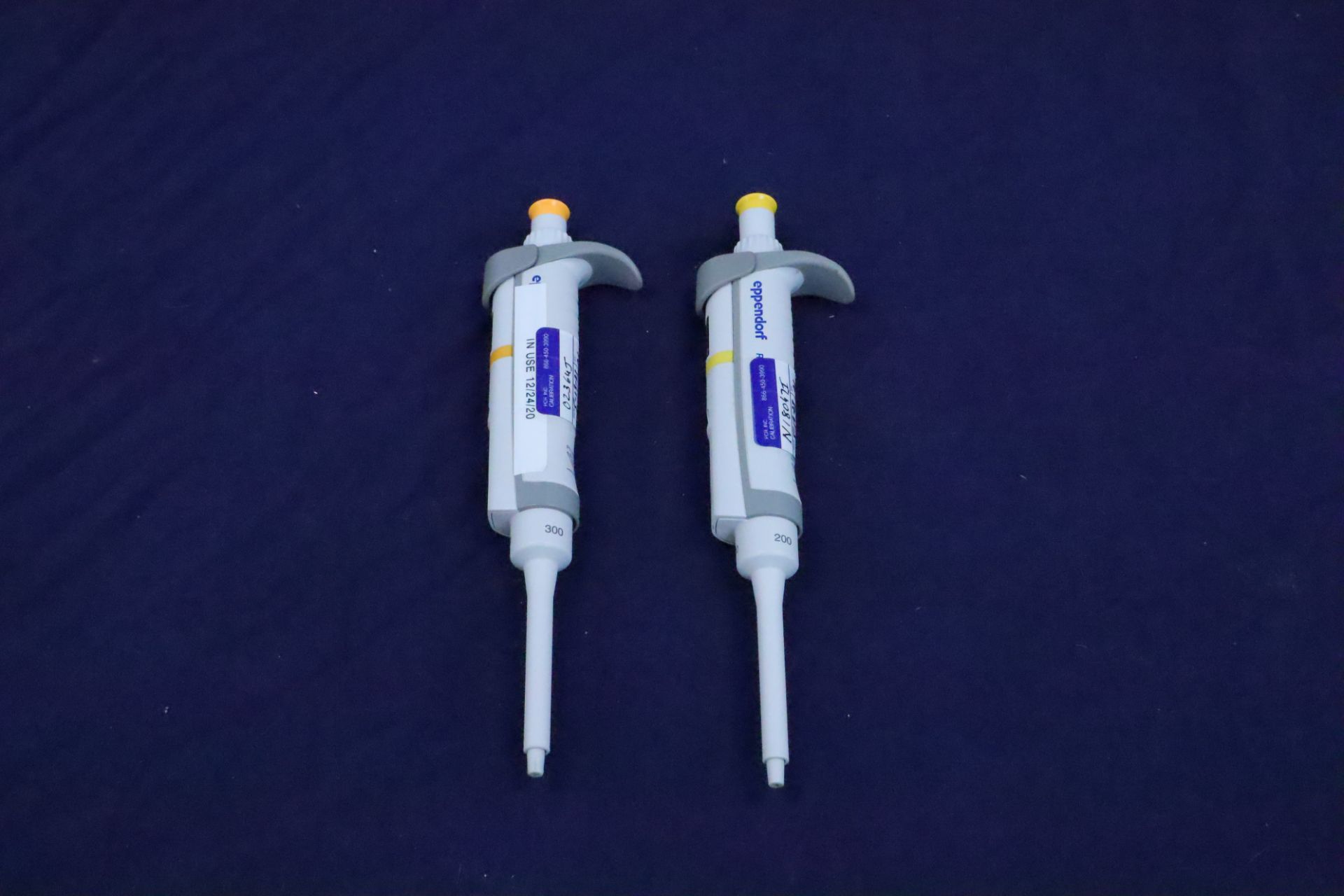 Eppendorf Research Plus Adjustable Volume Pipette 20-200 uL & 30-300 uL