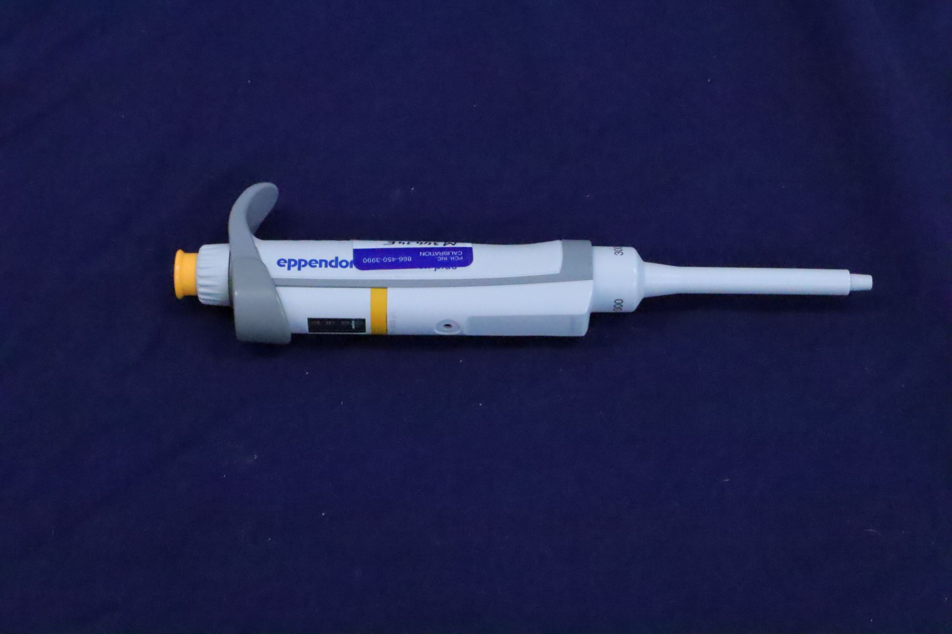 Eppendorf Research Plus Adjustable Volume Pipette 30-300 uL