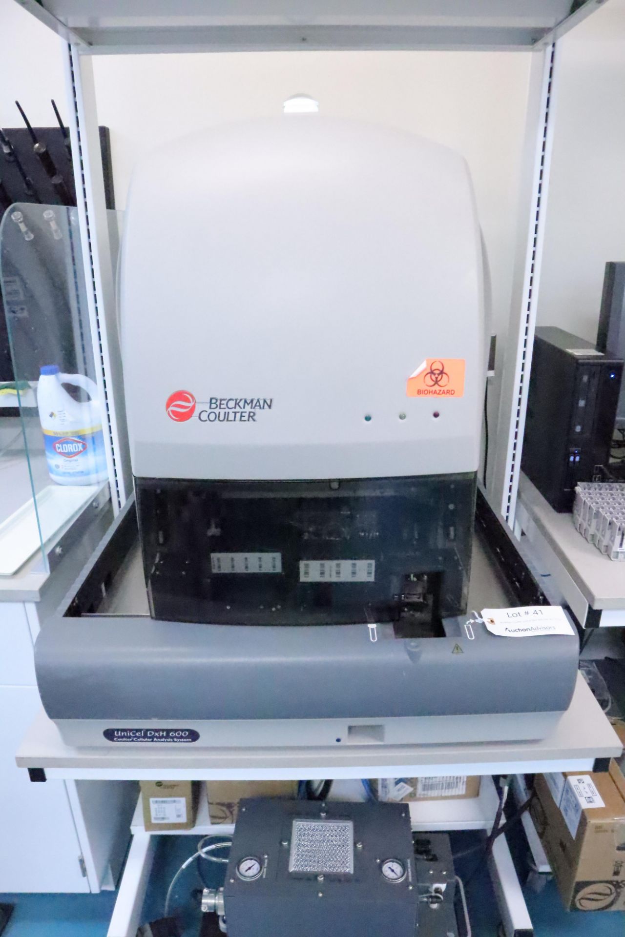 Beckman Coulter UniCel DxH 600 with pump, computer, fluid and tubes (SN: AY17713)
