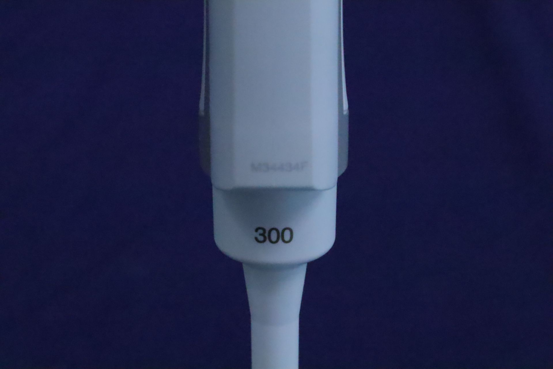 Eppendorf Research Plus Adjustable Volume Pipette 30-300 uL - Image 4 of 4
