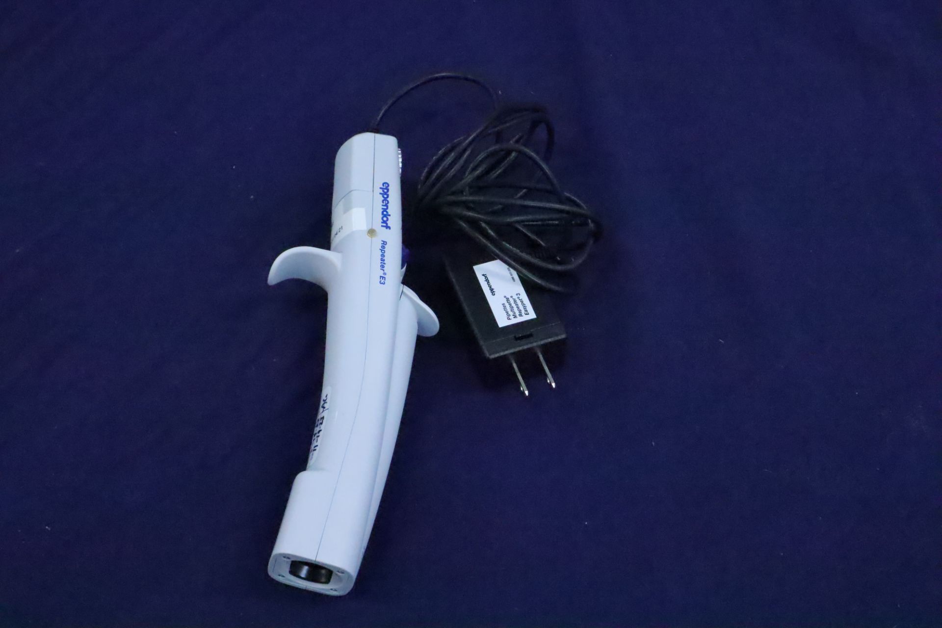 Eppendorf E3 Repeater Pipette with charger - Image 5 of 5